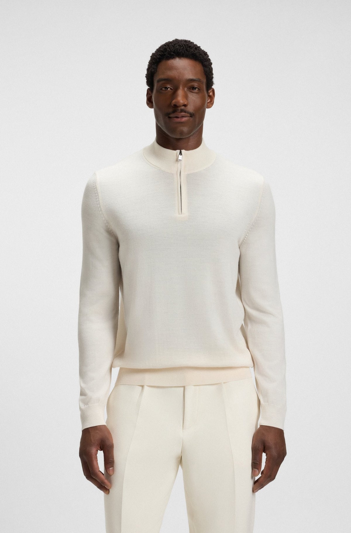 Maglione con colletto con zip in lana vergine 50528300 131 BOSS 