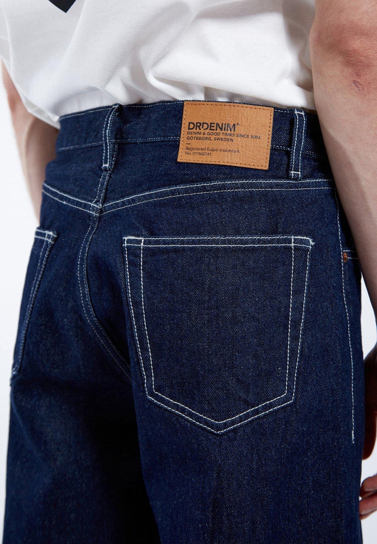 Omar - Stream Rinse Contrast 2110102 L94 DR. DENIM 