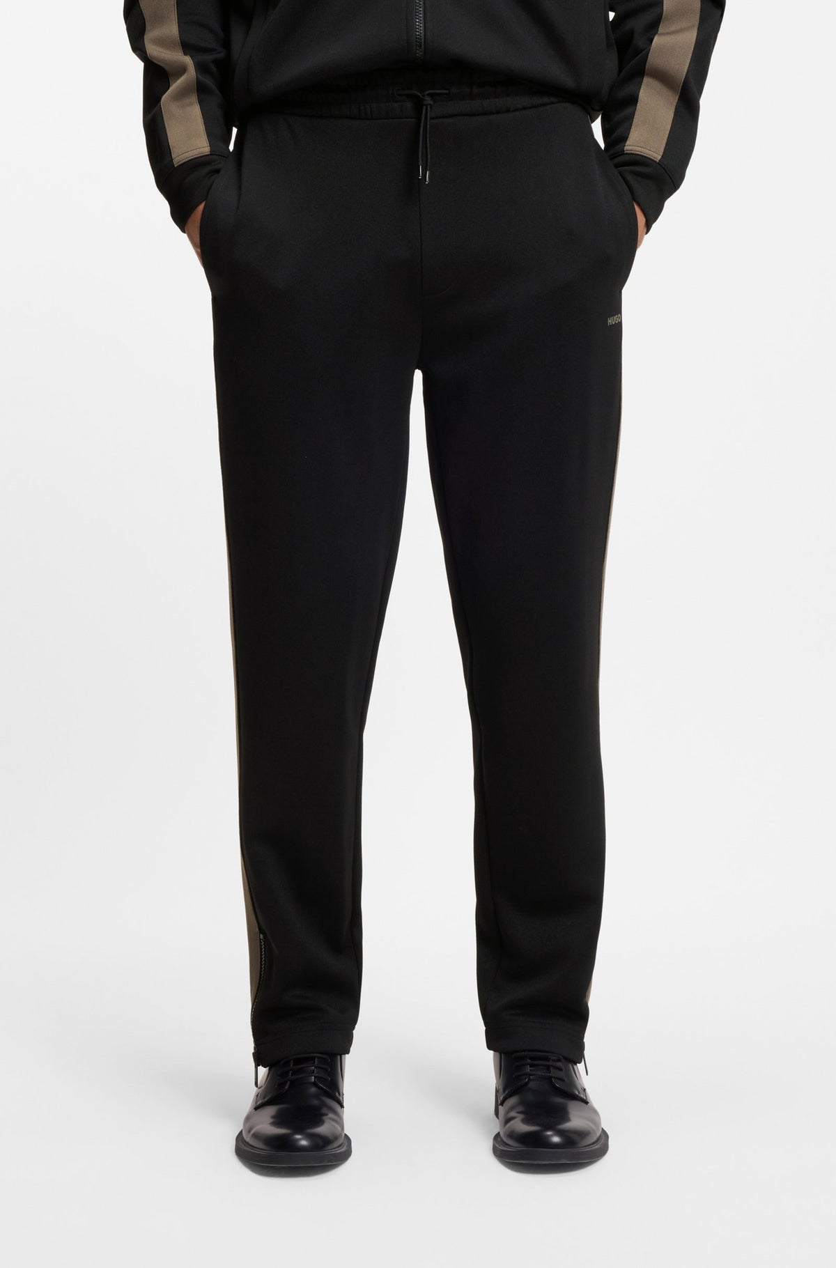 Pantaloni della tuta relaxed fit con banda con logo 50551351 001 HUGO 