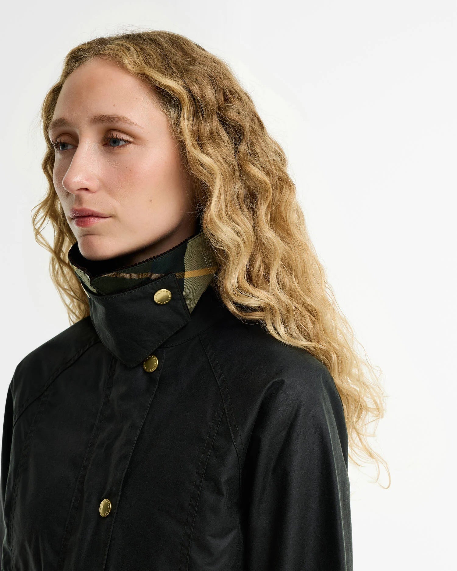 Giacca cerata Beadnell dal taglio crop LWX1403 SG51 BARBOUR 