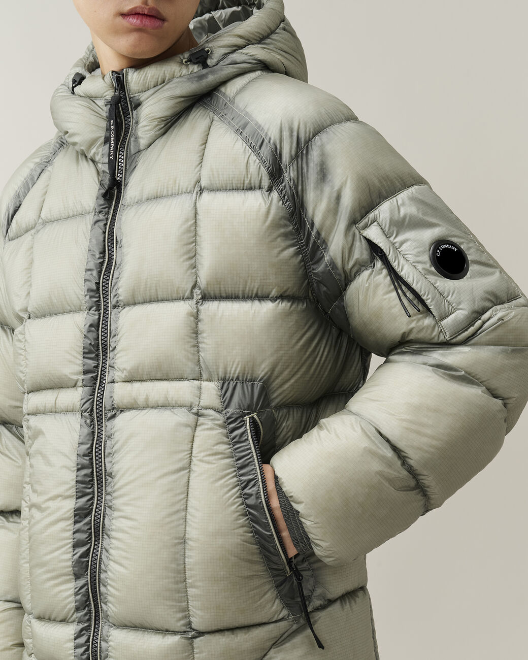D.D. Shell Hooded Puffer Jacket 21CMOW702A 936 C.P. COMPANY 