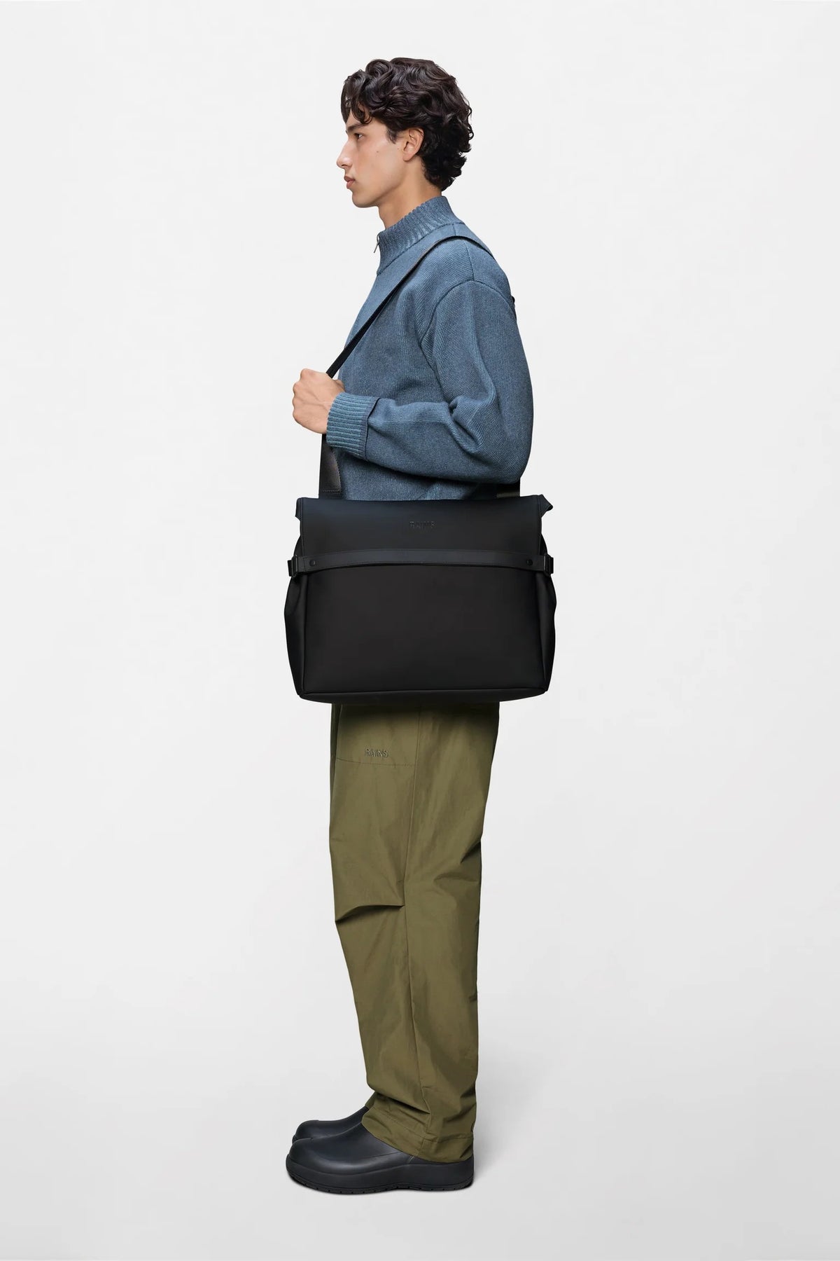 OTG Messenger Bag 16400 01 RAINS 