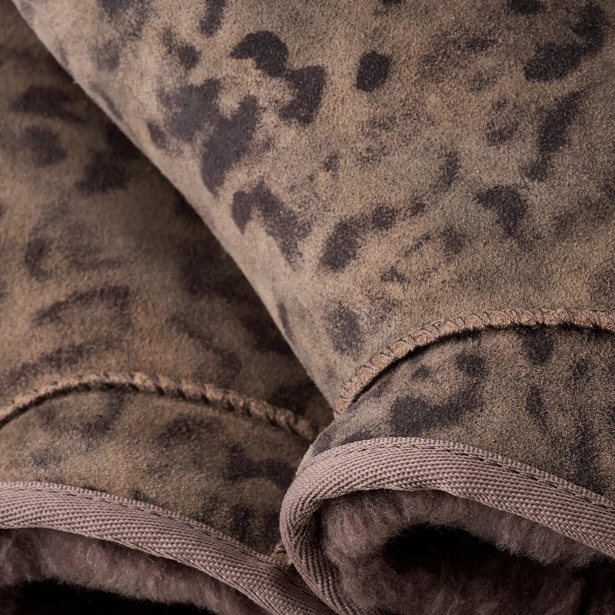 Classic ultra mini spotted boot 1180623 CHE UGG 