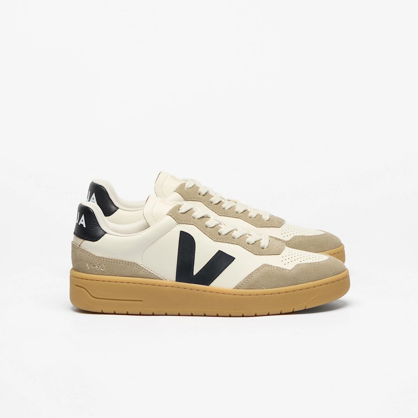 V-90 leather pure black natural VD20223 66 VEJA 