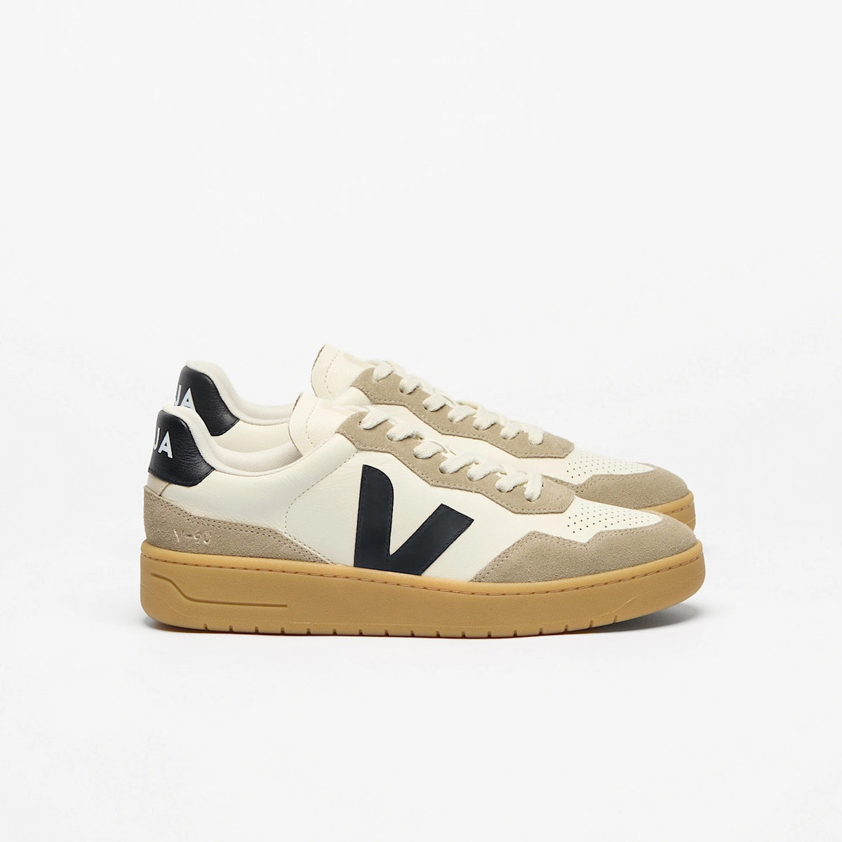 V-90 leather pure black natural VD20223 66 VEJA 