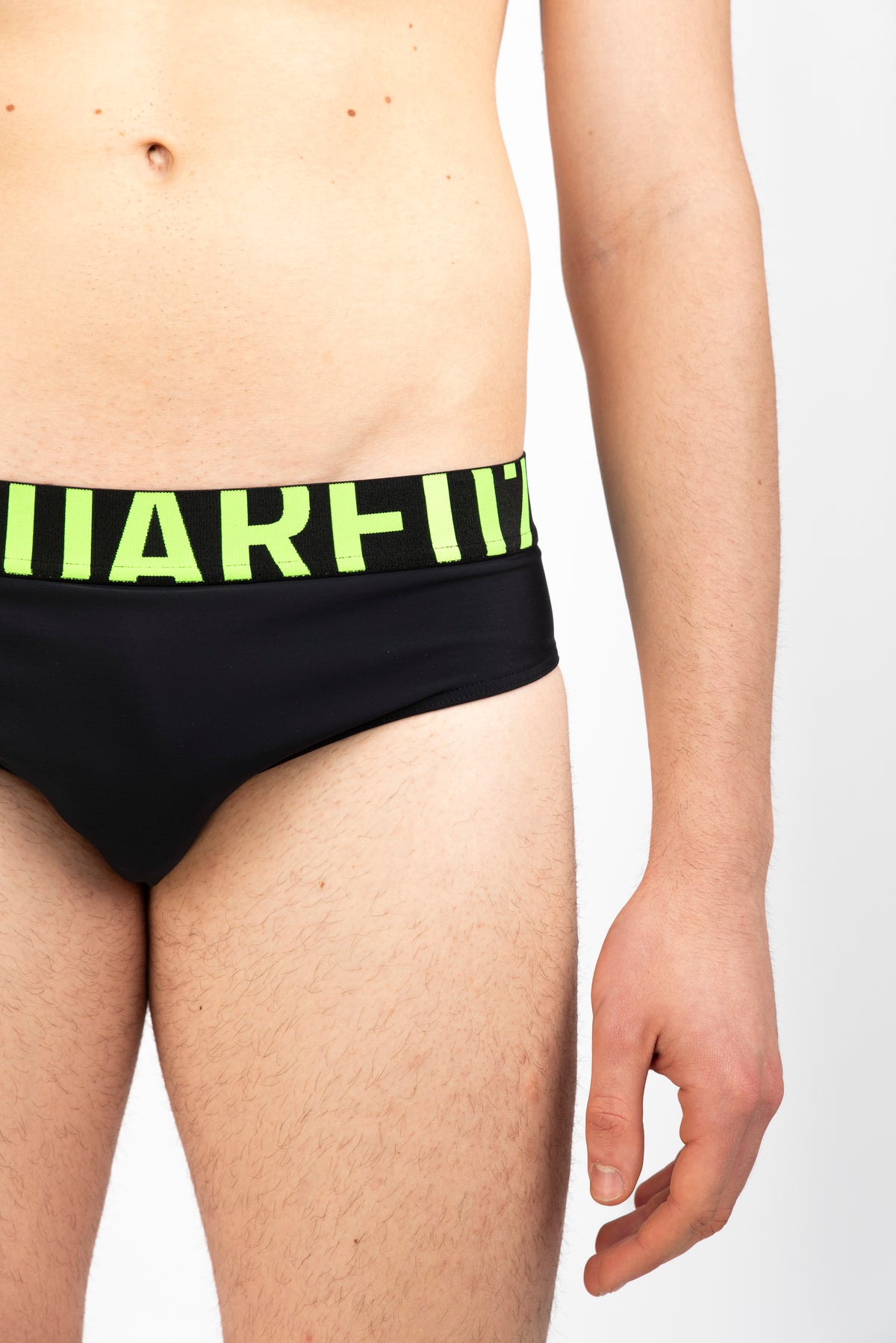 Swim Brief nero con waist logo verde D7B356030 004 DSQUARED BEACHWEAR 