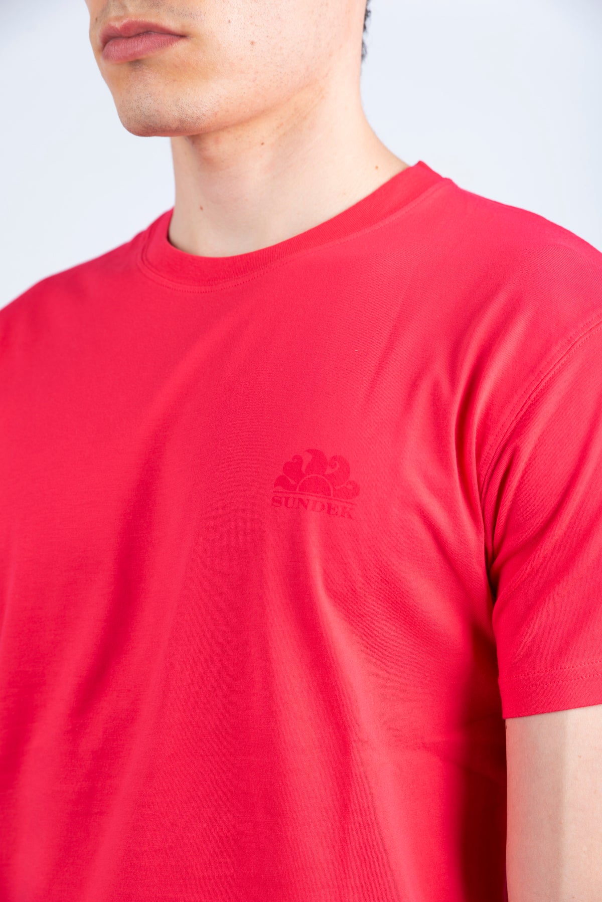 T-shirt girocollo con logo rossa M129TEJ78OT A6400 SUNDEK 