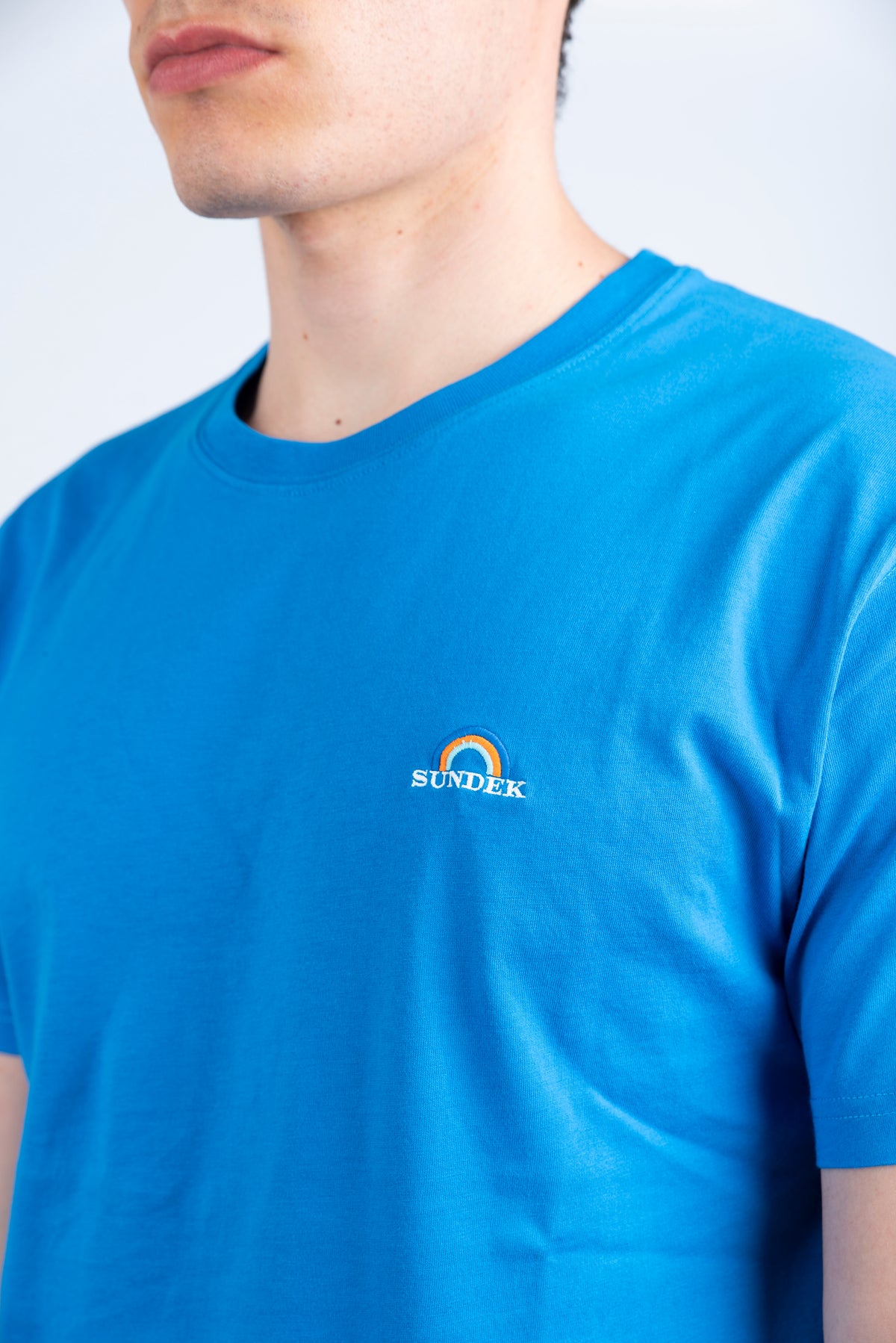 T-shirt con ricamo Arcobaleno blu M677TEJS800 A6601 SUNDEK 