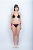 Bikini Saki Nari a triangolo con fianchi regolabili e piping nero