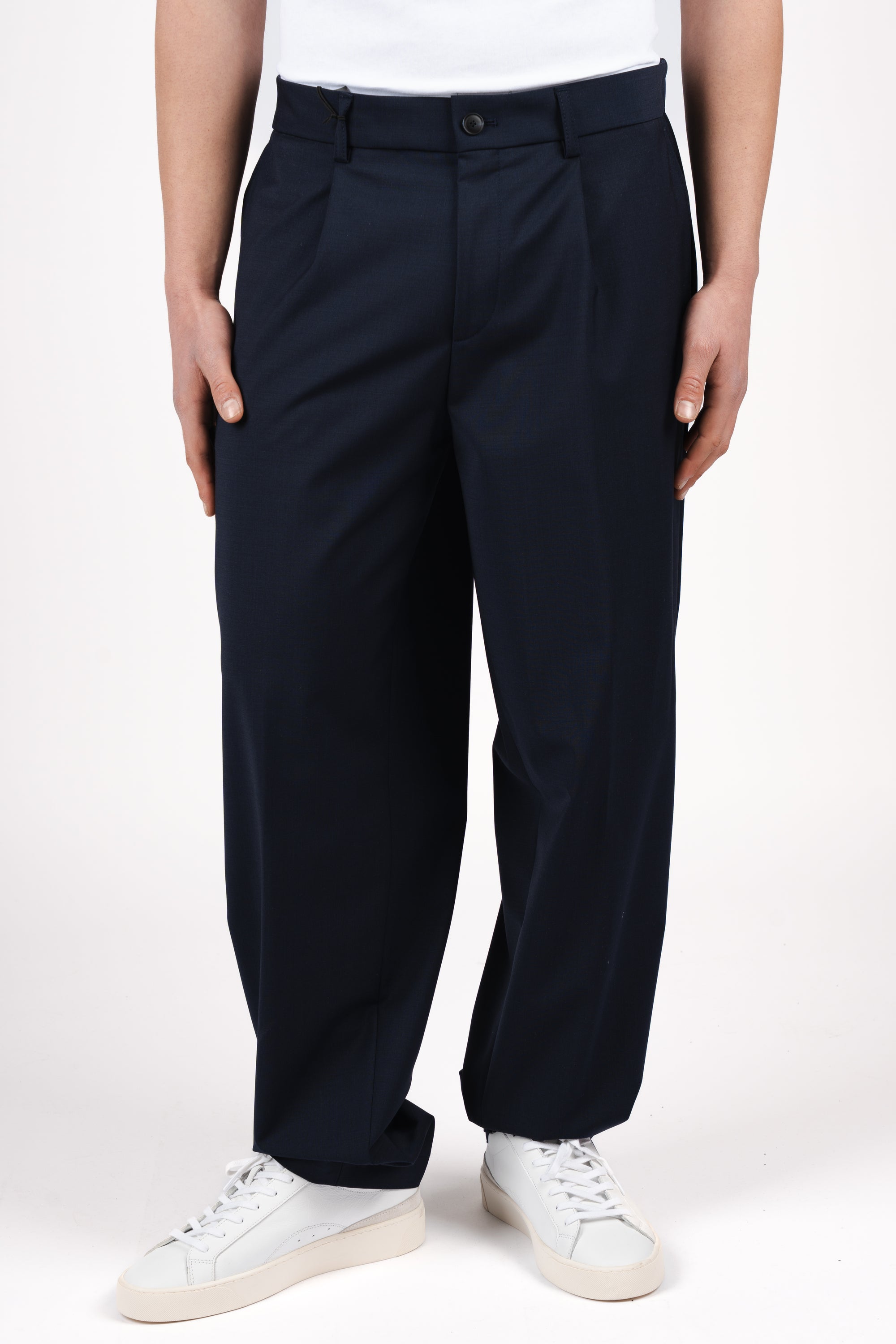 Pantaloni con fit affusolato 50556759 404 BOSS 