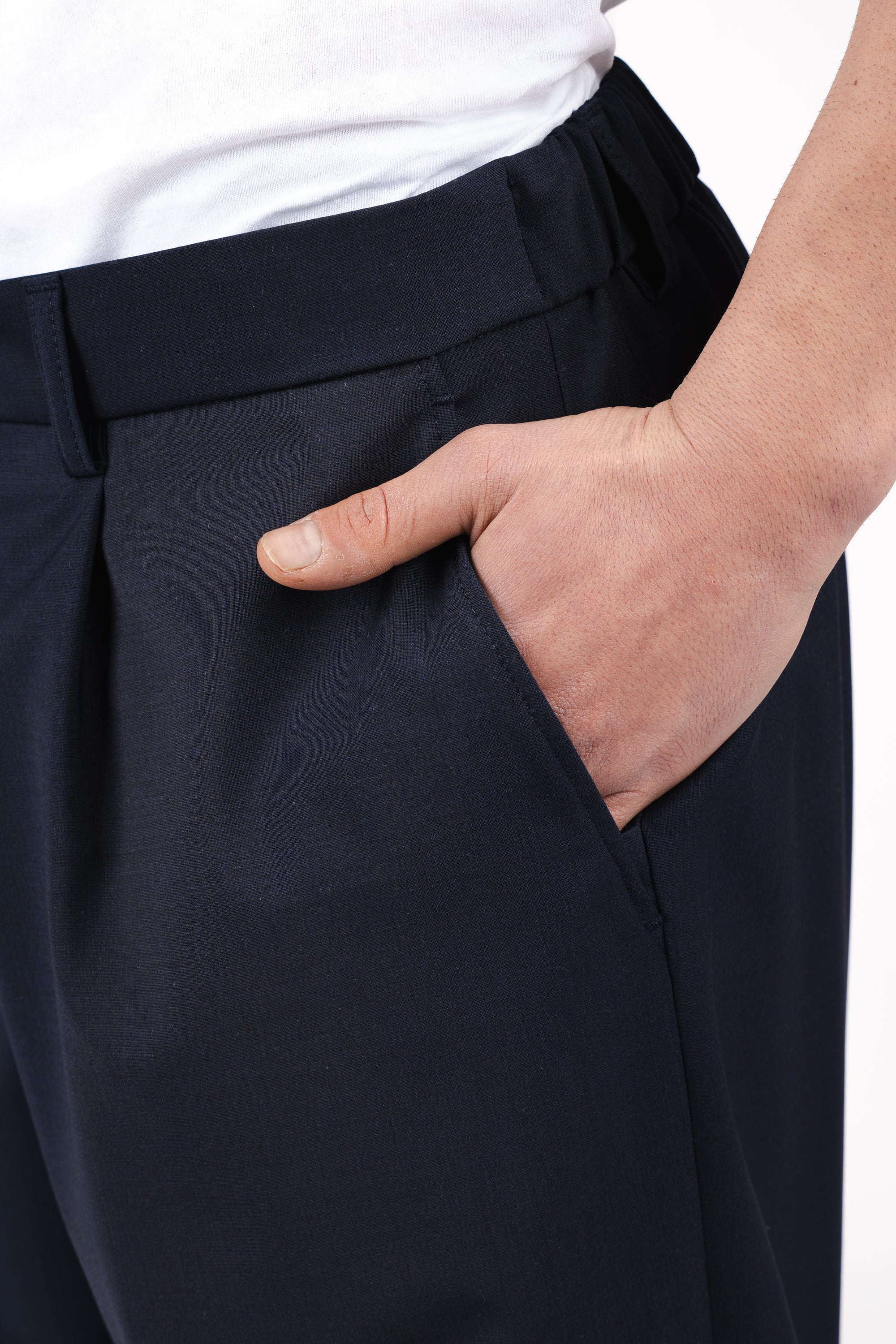 Pantaloni con fit affusolato 50556759 404 BOSS 