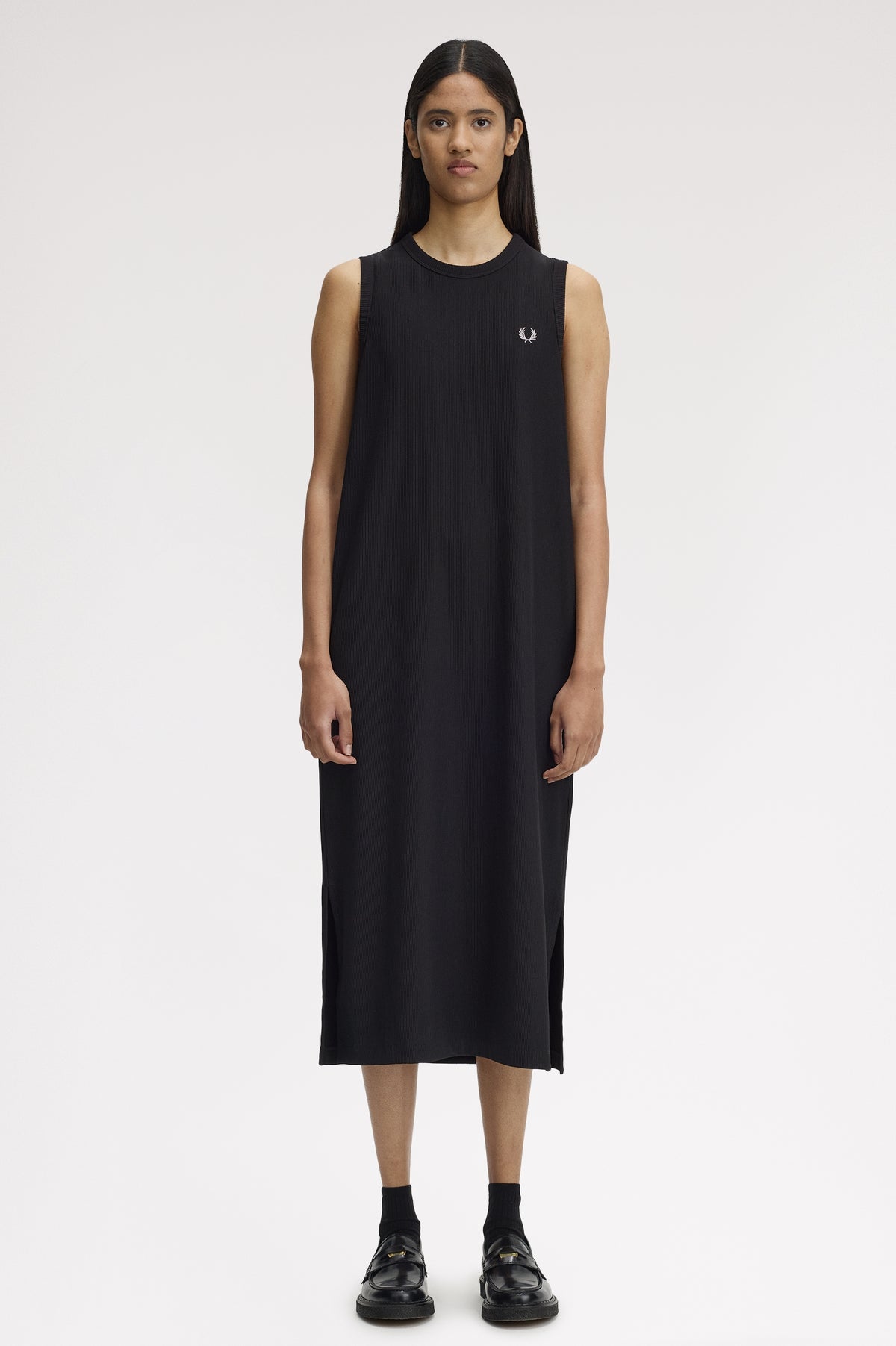 Abito midi giromaniche con logo D217557 102 FRED PERRY 
