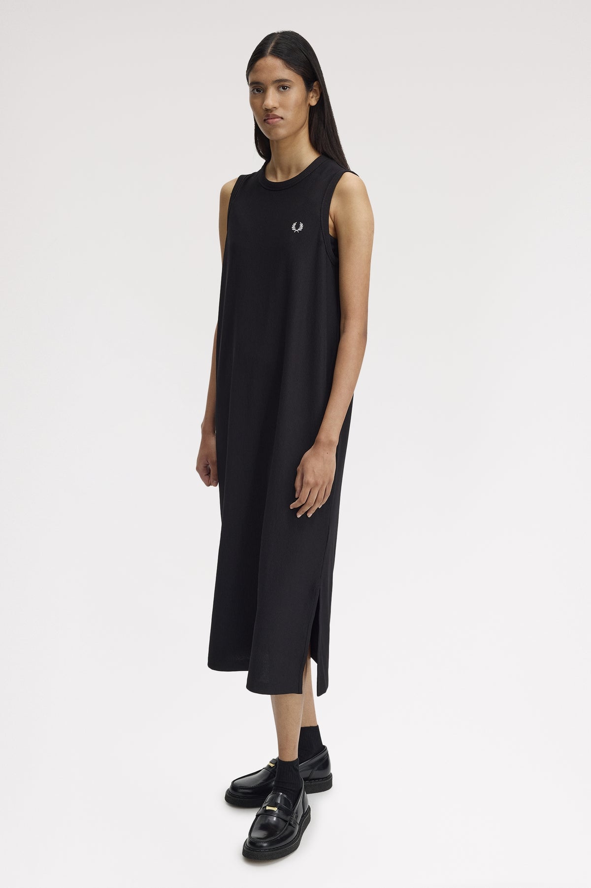 Abito midi giromaniche con logo D217557 102 FRED PERRY 