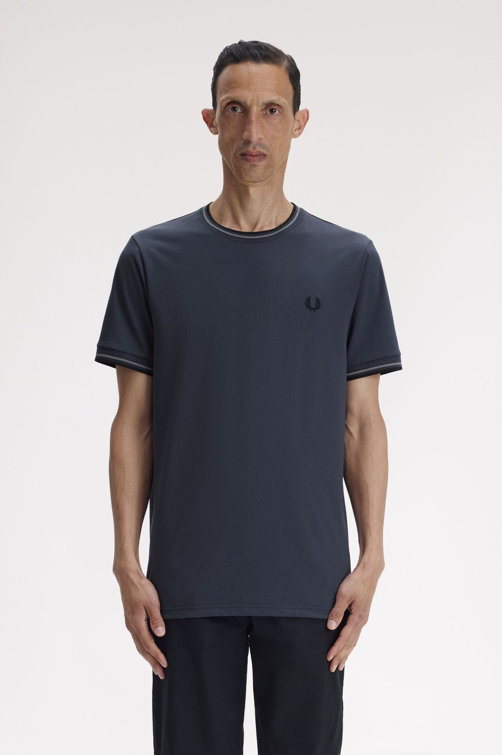 T-shirt con doppia riga M1588V57 01B FRED PERRY 