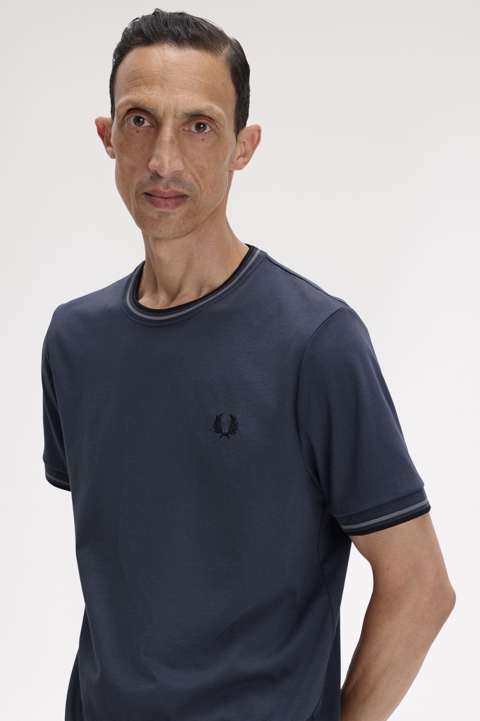 T-shirt con doppia riga M1588V57 01B FRED PERRY 