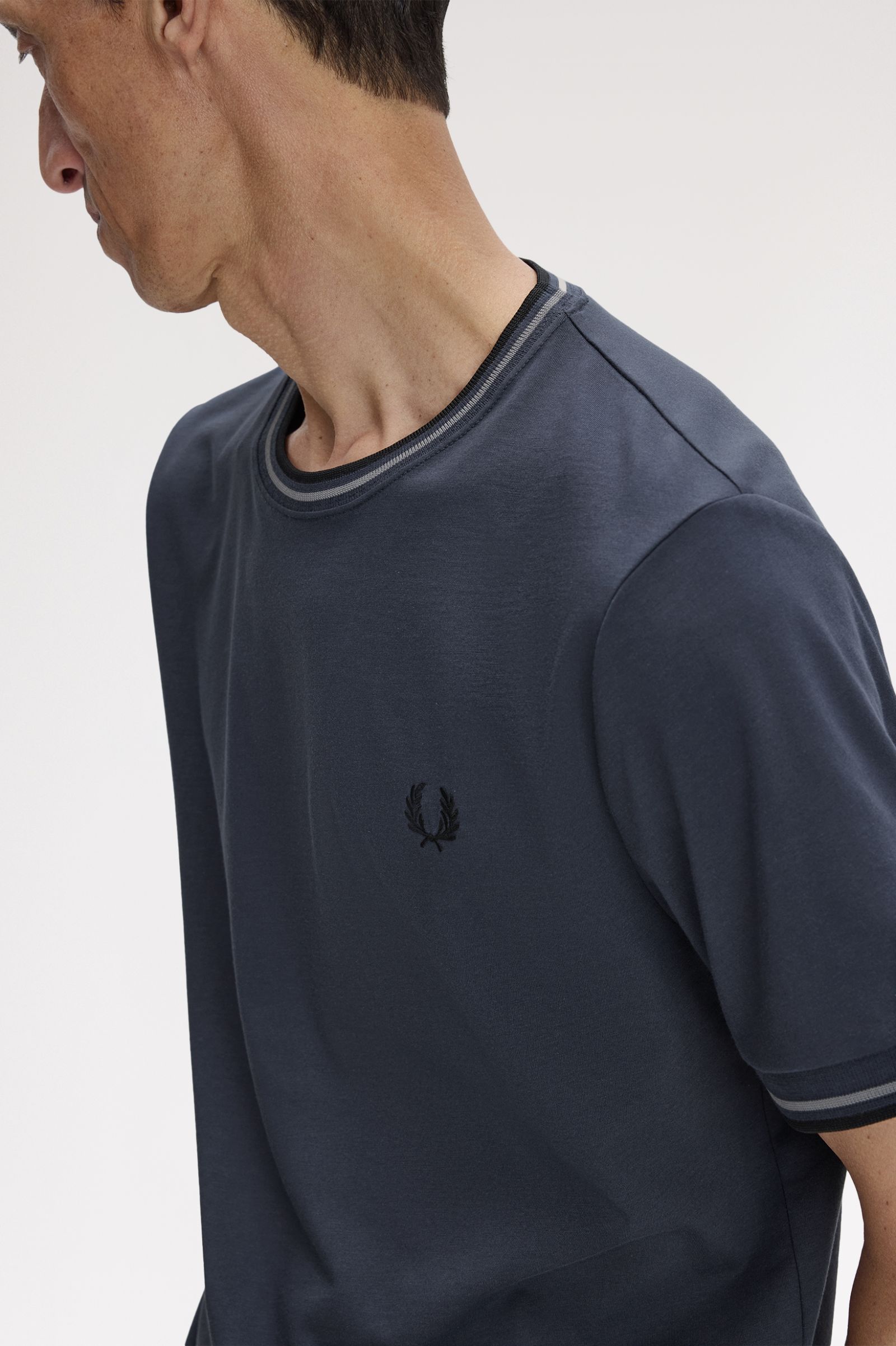 T-shirt con doppia riga M1588V57 01B FRED PERRY 