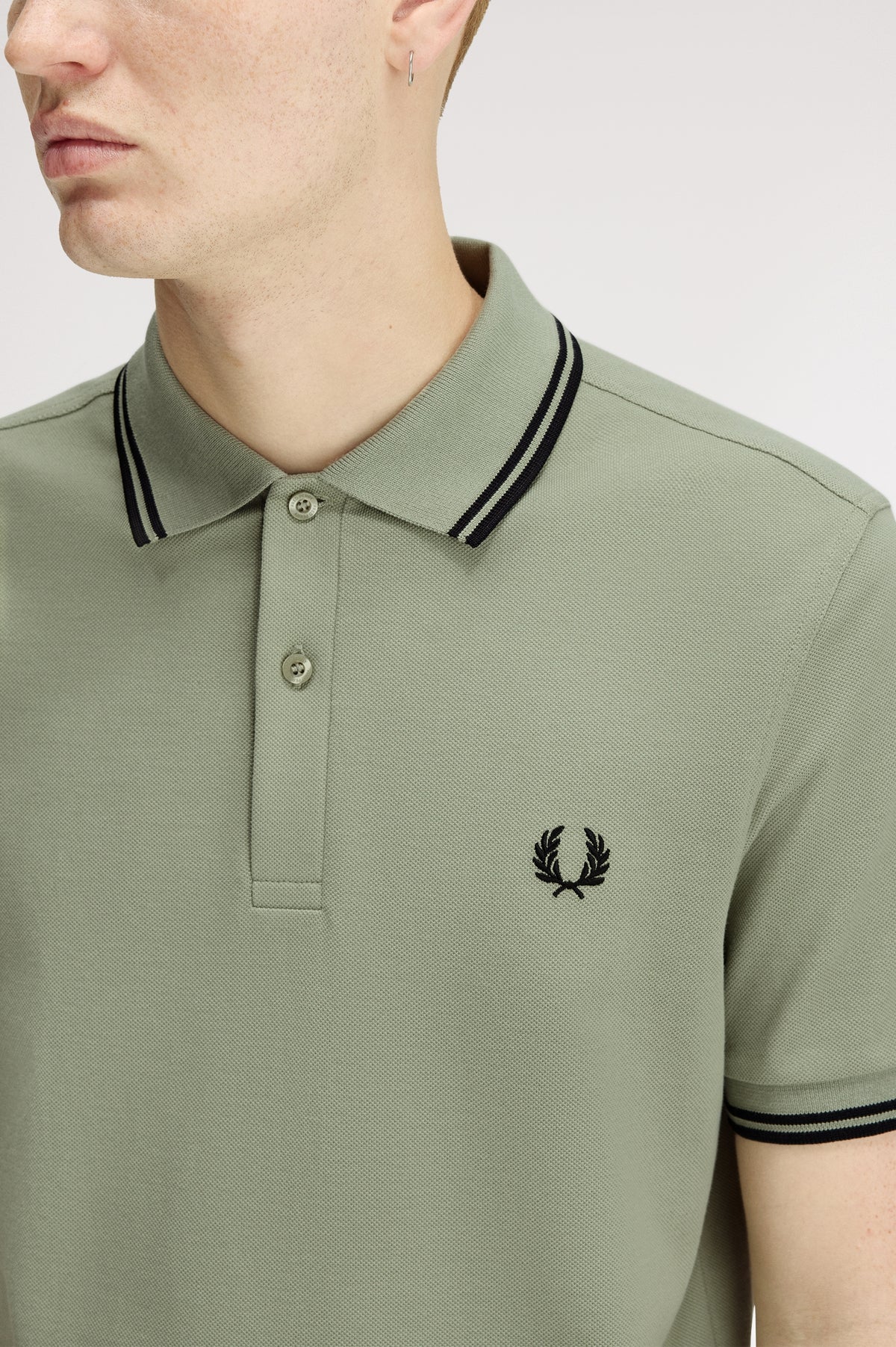 Polo con doppia riga M3600P57 S23 FRED PERRY 