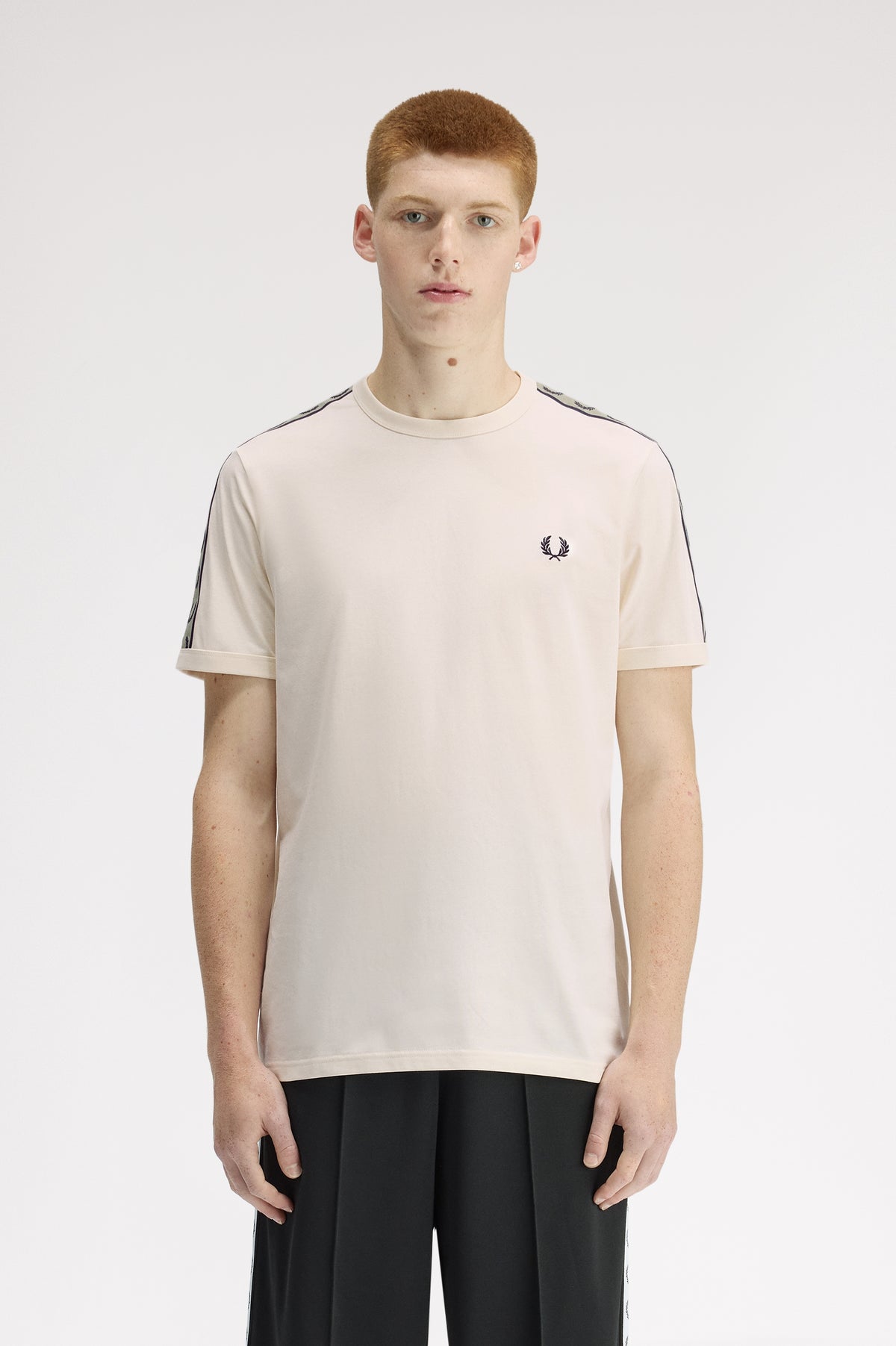 T-shirt Ringer con fettuccia a contrasto M461357 28B FRED PERRY 