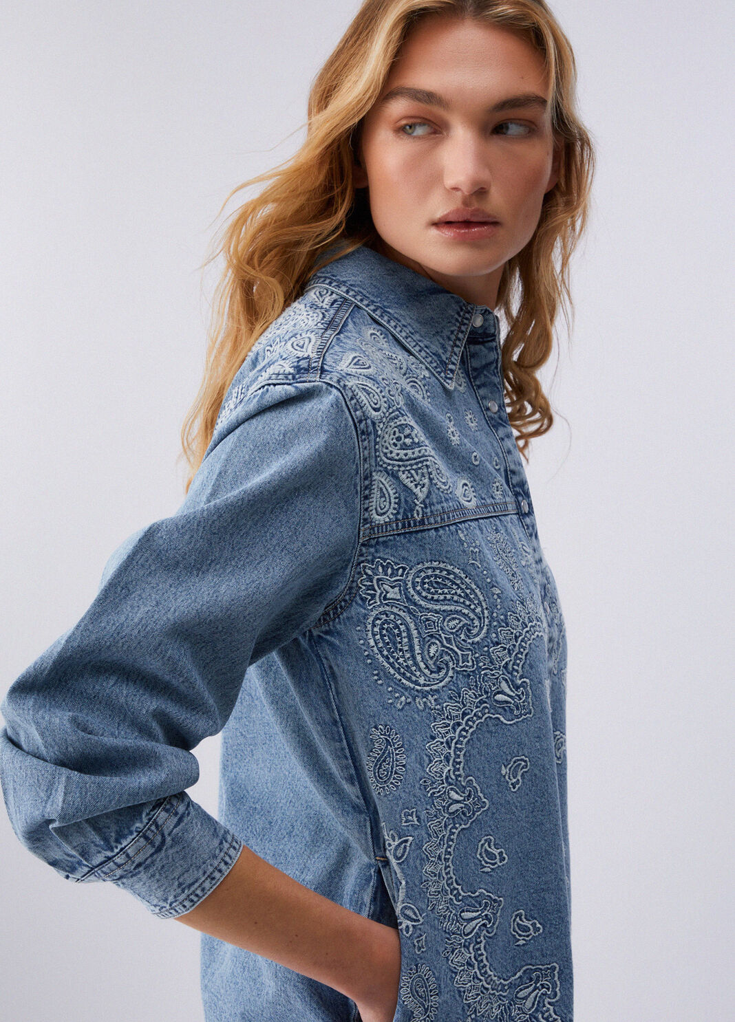 Camicia in denim con ricami UA6145D0313 79016 LIU JO BLUE DENIM 