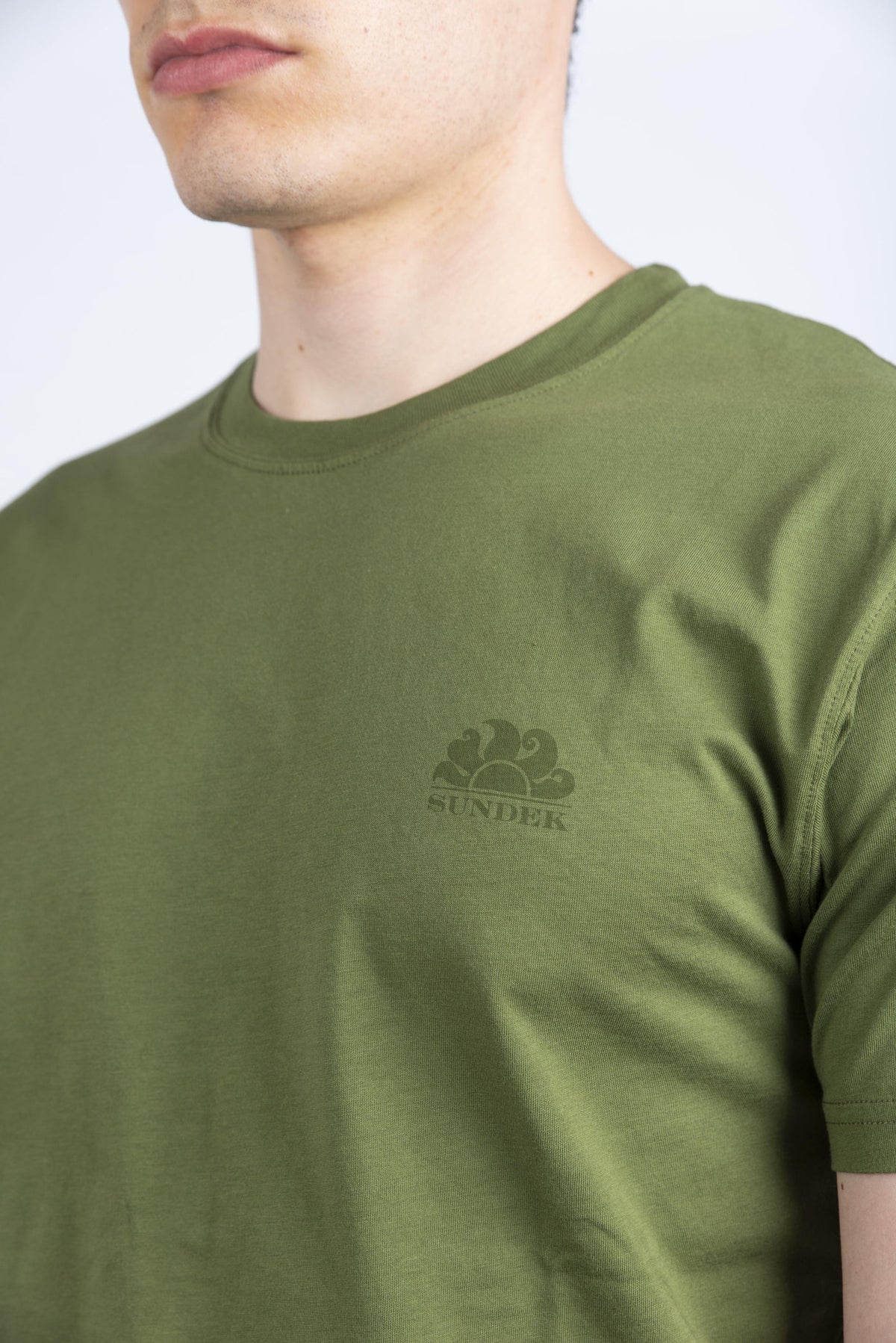 T-shirt girocollo con logo verde M129TEJ78OT A5100 SUNDEK 