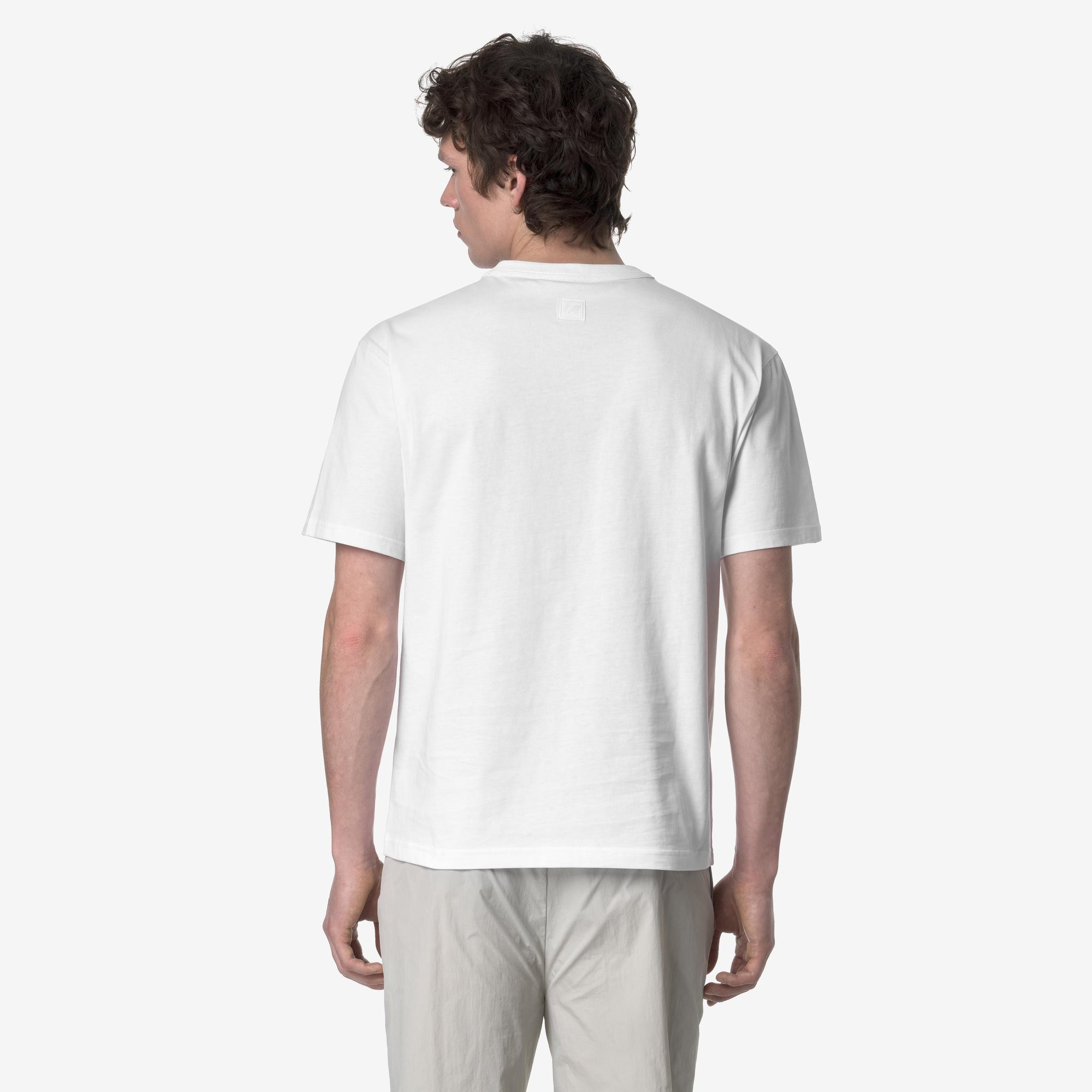 T-shirt casual da uomo bianco con tasca e applicazioni con logo K2135HW 001 K-WAY 