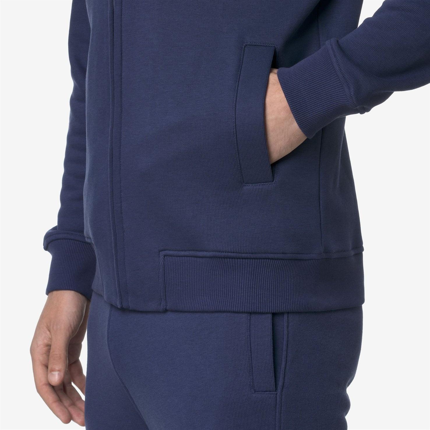 Giacca in pile casual da uomo blu con cappuccio regolabile K31364W 867 K-WAY 