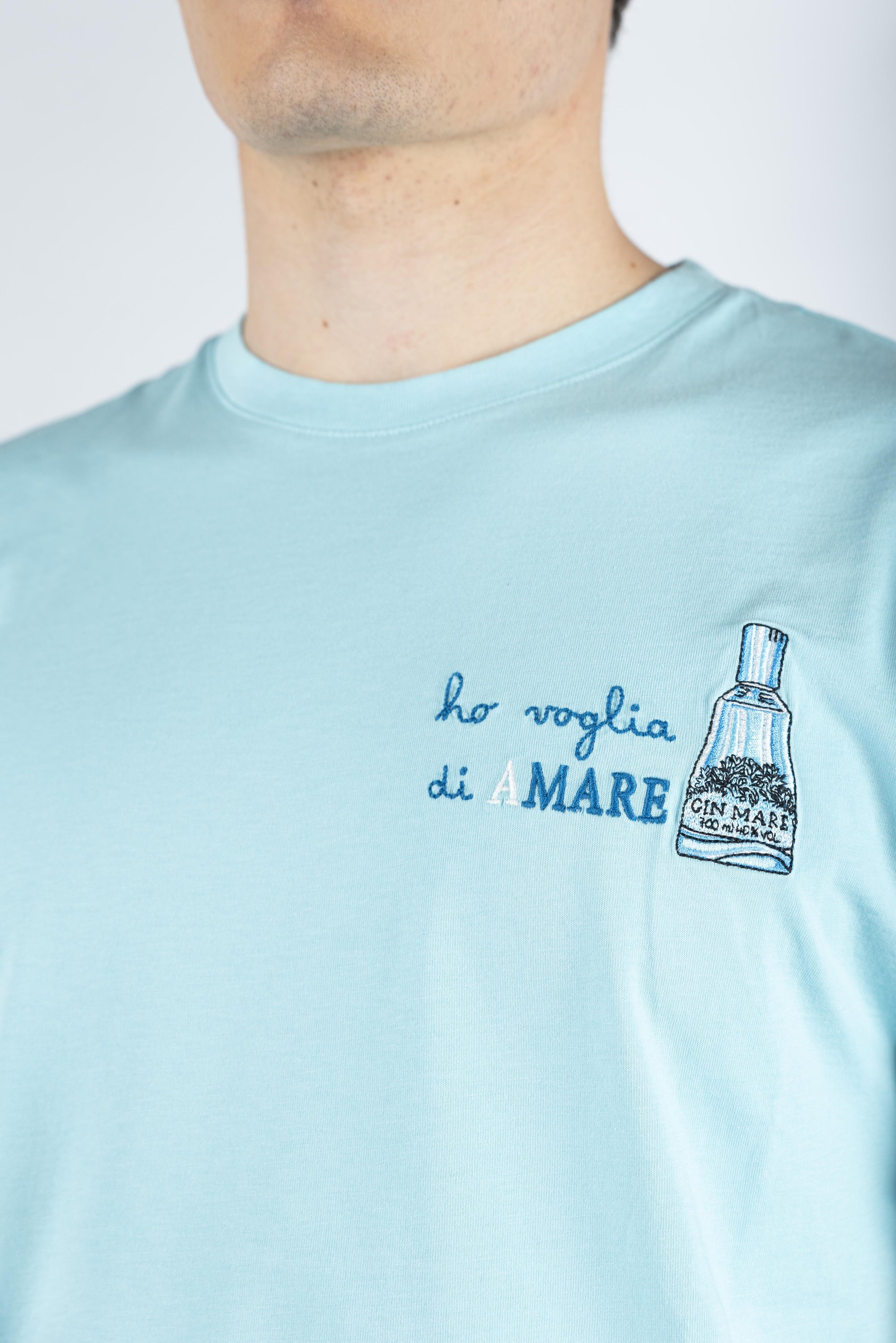 T-shirt in cotone con ricamo Ho voglia di amare Gin Mare azzurro Special Edition TSHM001 05435H MC2 SAINT BARTH 