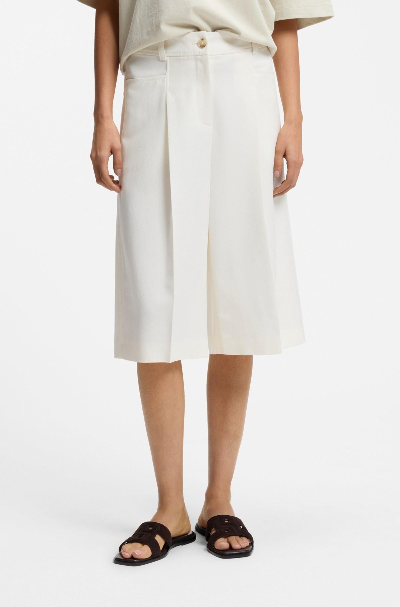 Pantaloni bermuda con pieghe sulla parte anteriore 50559835 118 BOSS 