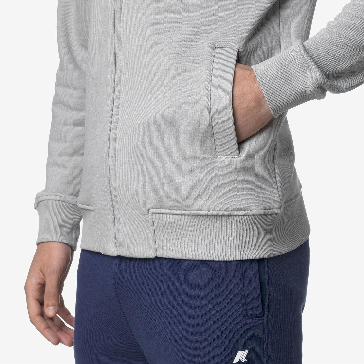 Giacca in pile casual da uomo grigio con cappuccio regolabile K31364W B31 K-WAY 