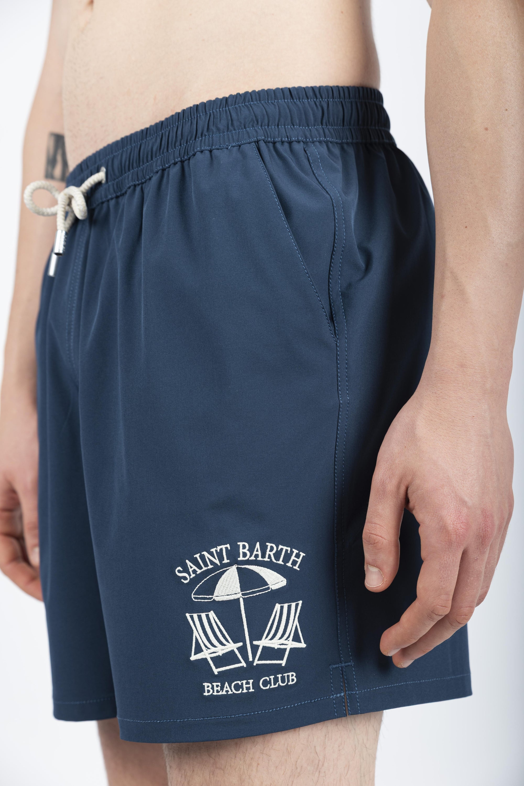 Costume classico elasticizzata comfort con ricamo "Saint Barth Beach Club" blu COM0007 05152H MC2 SAINT BARTH 