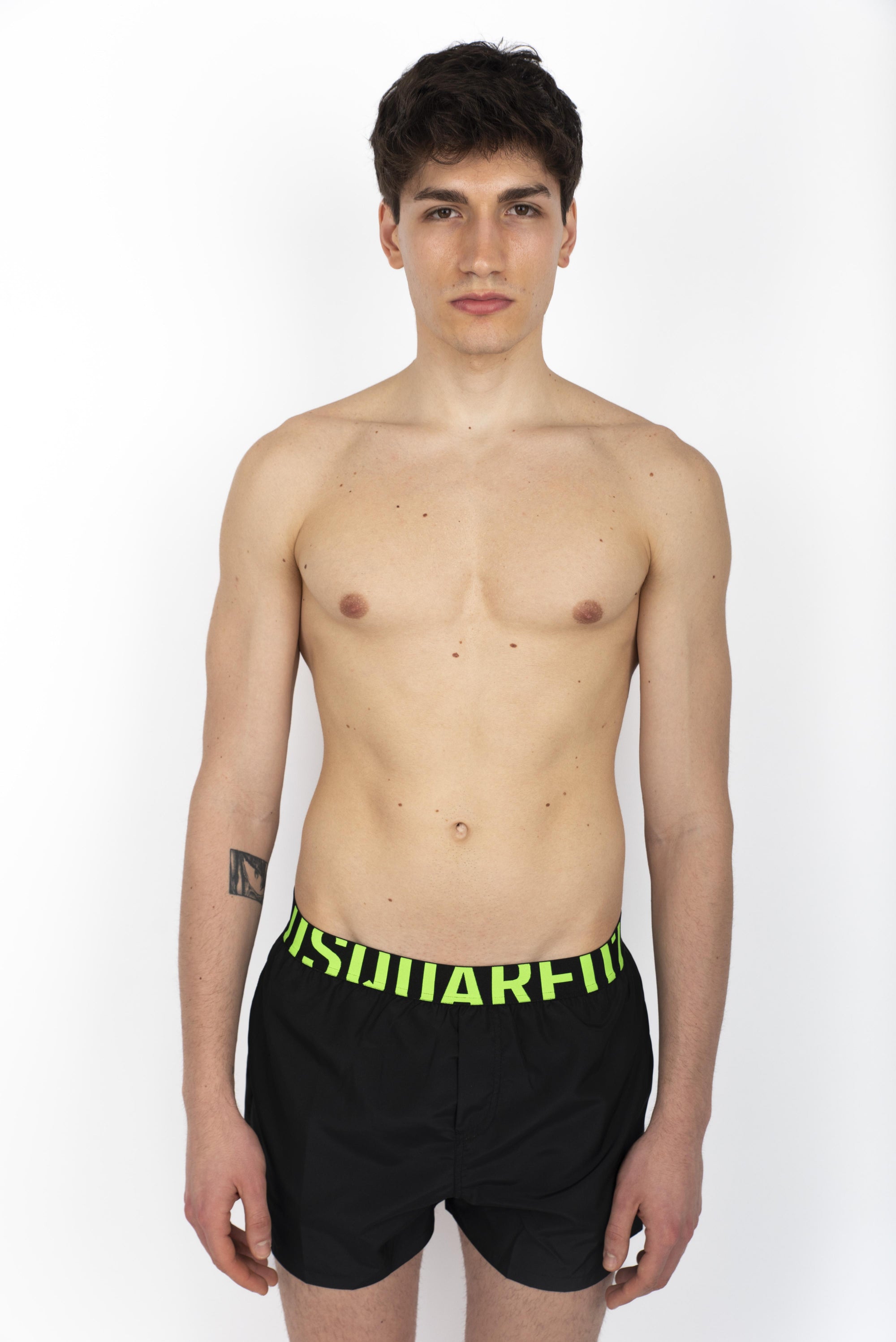 Swim boxer midi nero con waist logo giallo  D7B646040 004 DSQUARED BEACHWEAR 