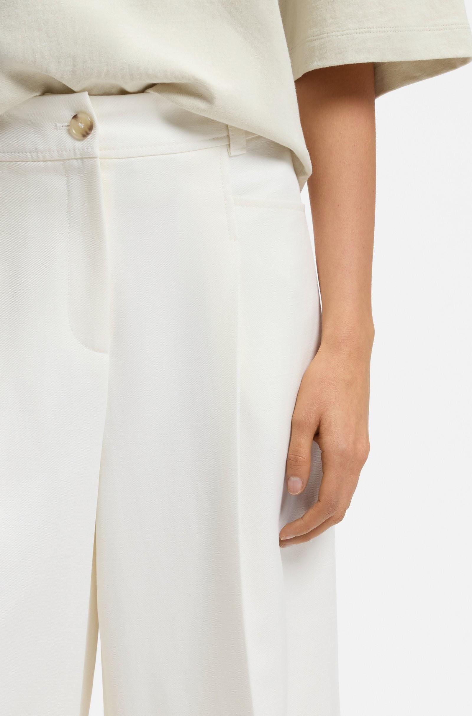 Pantaloni bermuda con pieghe sulla parte anteriore 50559835 118 BOSS 