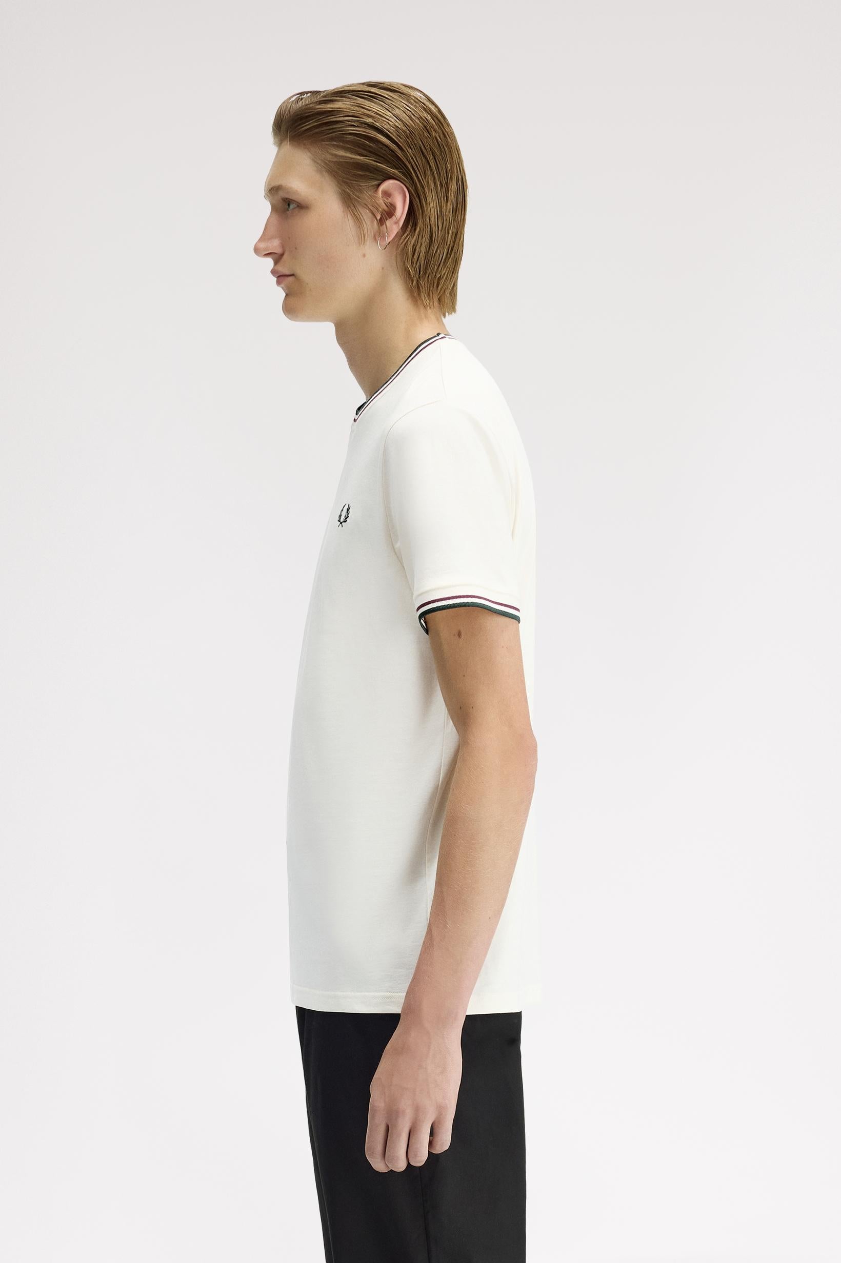 T-shirt con doppia riga M1588V57 84A FRED PERRY 