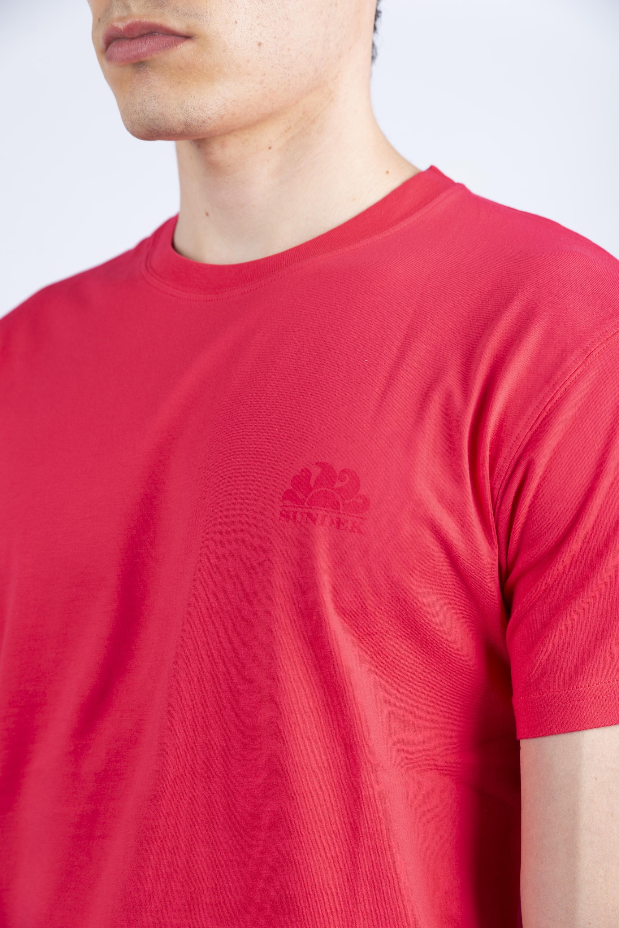 T-shirt girocollo con logo rossa M129TEJ78OT A6400 SUNDEK 