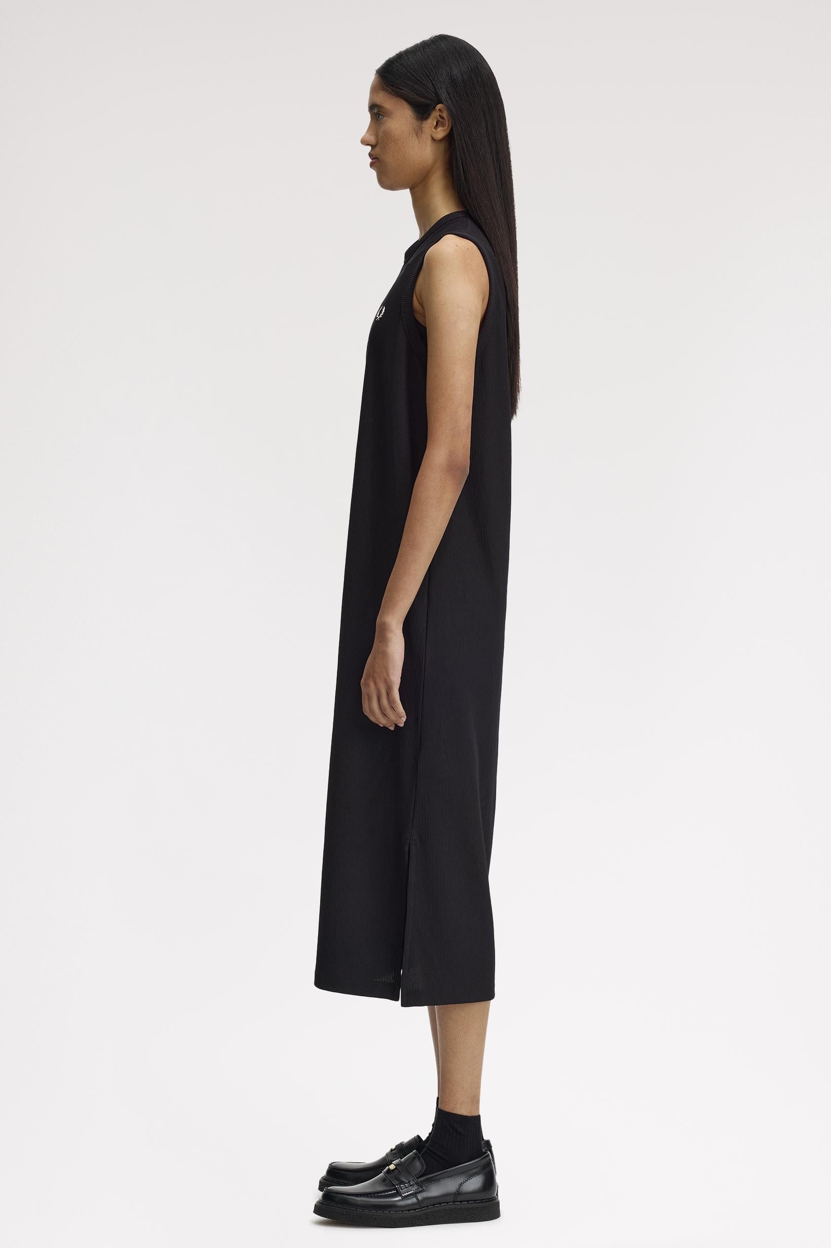 Abito midi giromaniche con logo D217557 102 FRED PERRY 