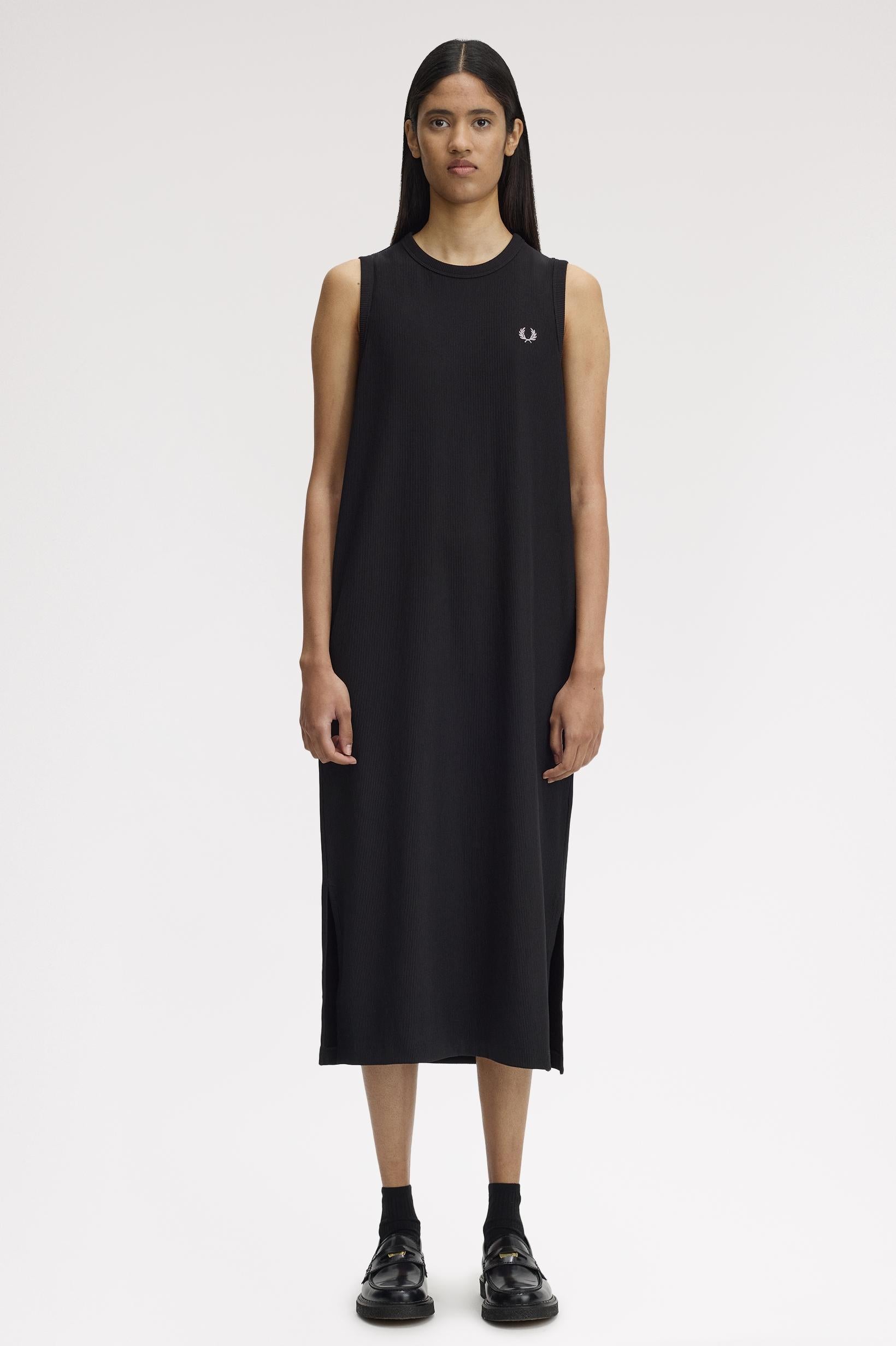 Abito midi giromaniche con logo D217557 102 FRED PERRY 