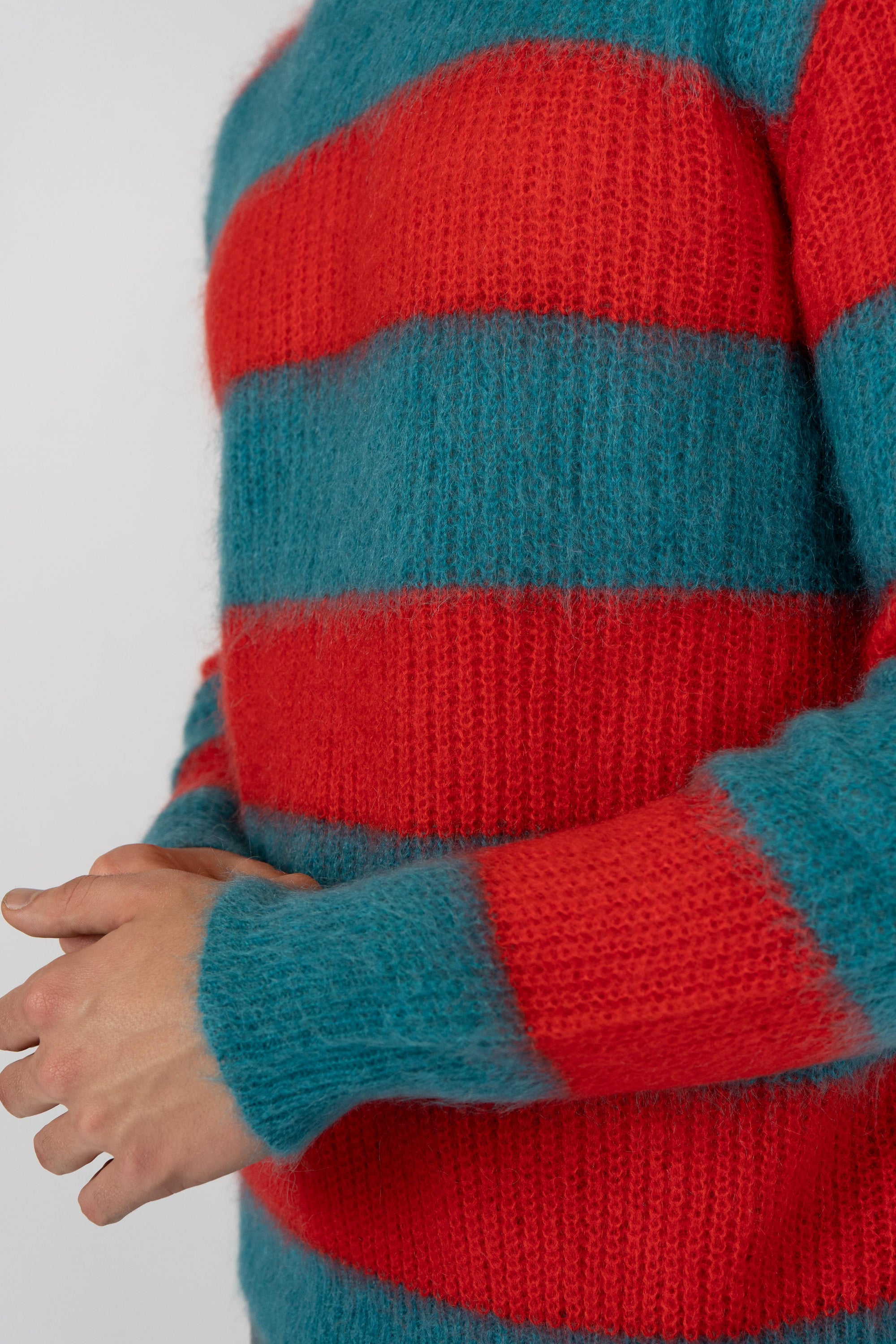 Maglione con motivo a righe B9F0070 FV447 AMARANTO 