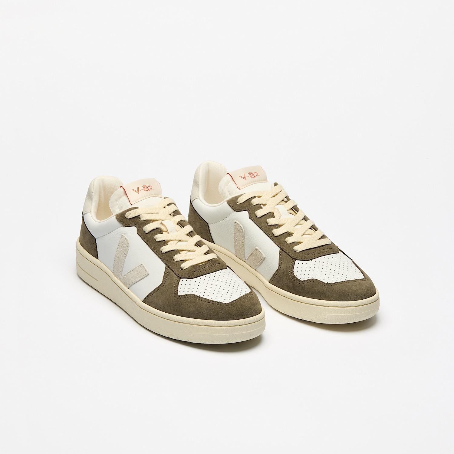 V-82 Leather White Natural Kaki VE3320 757 VEJA 