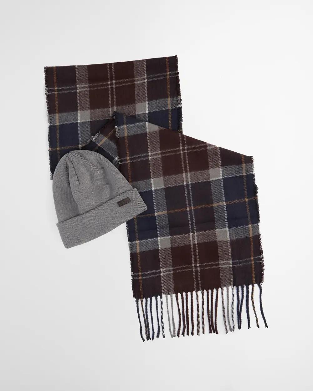 Set regalo con berretto Swinton e sciarpa Galingale MGS0079 TN38 BARBOUR 