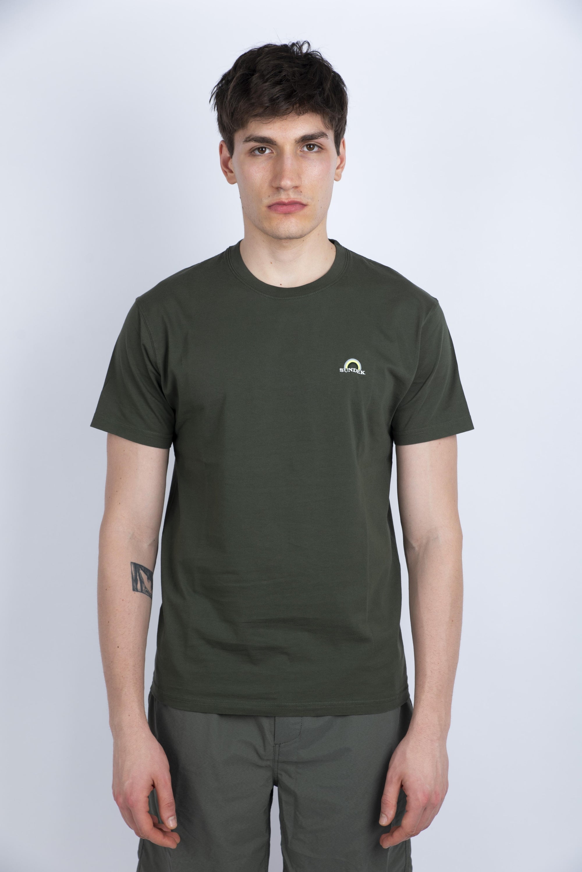 T-shirt con ricamo Arcobaleno verde M677TEJS800 30201 SUNDEK 