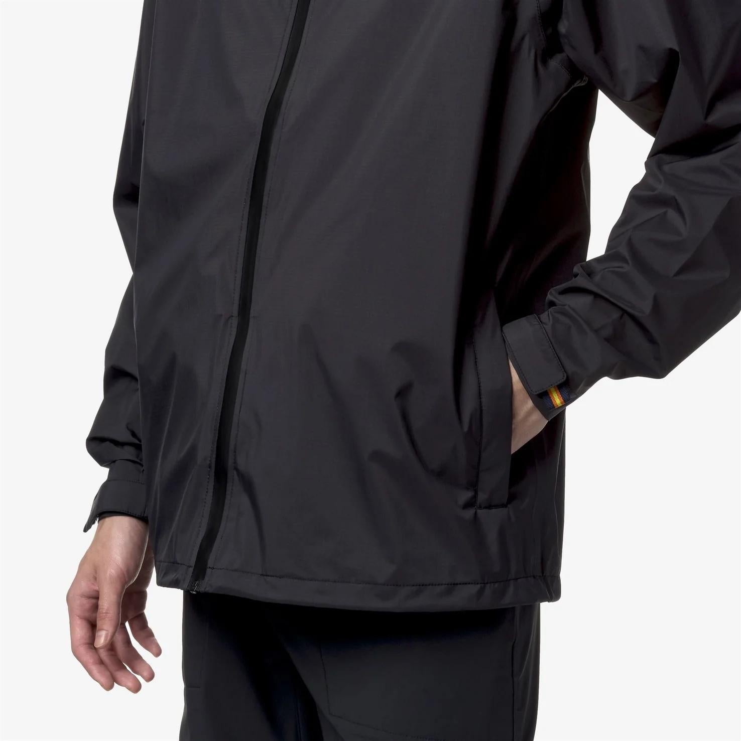 Giacca impermeabile da viaggio unisex grigio nero con design ripiegabile K8131QW USY K-WAY 