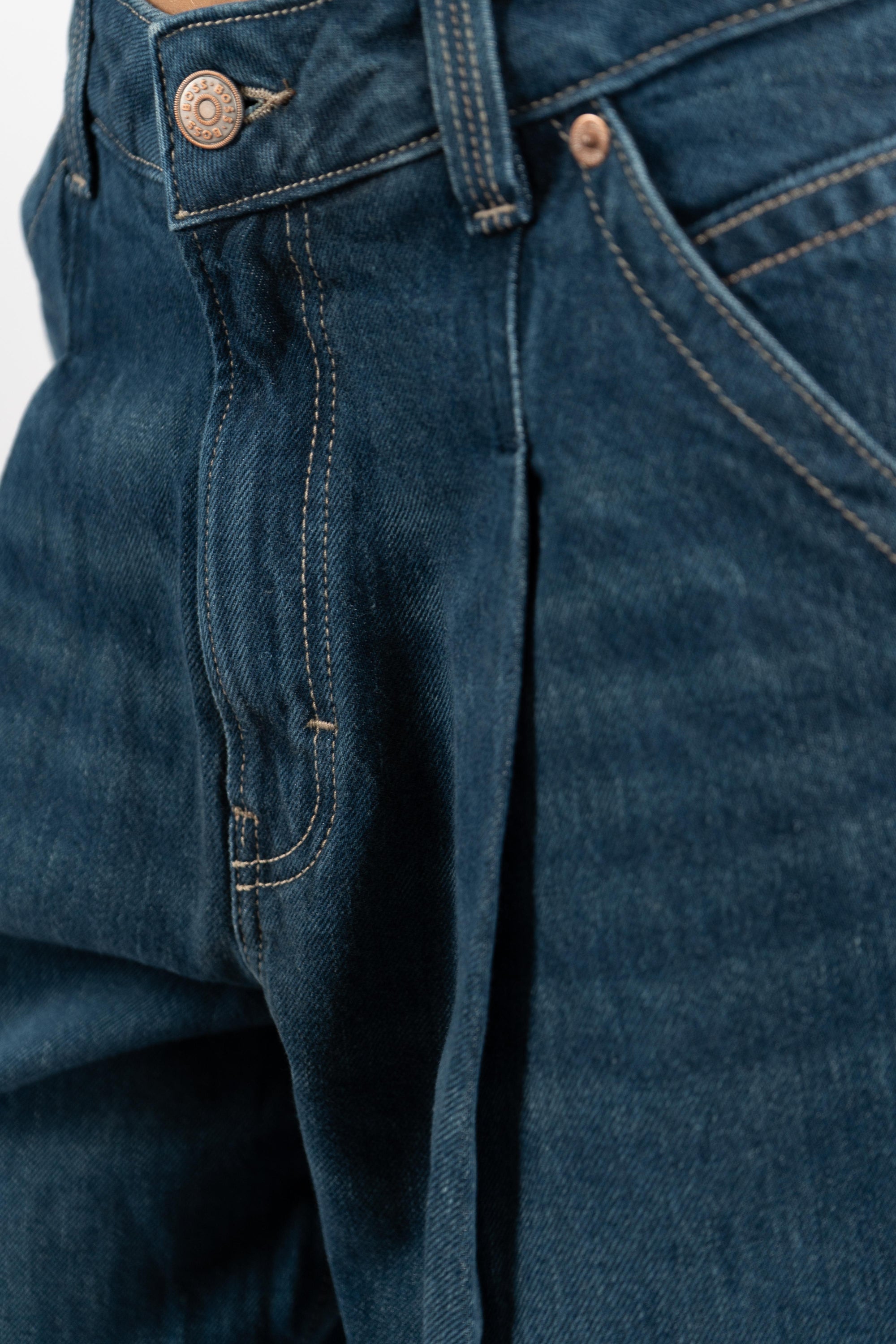 Jeans a gamba larga con pince sulla parte anteriore 50548420 300 BOSS 