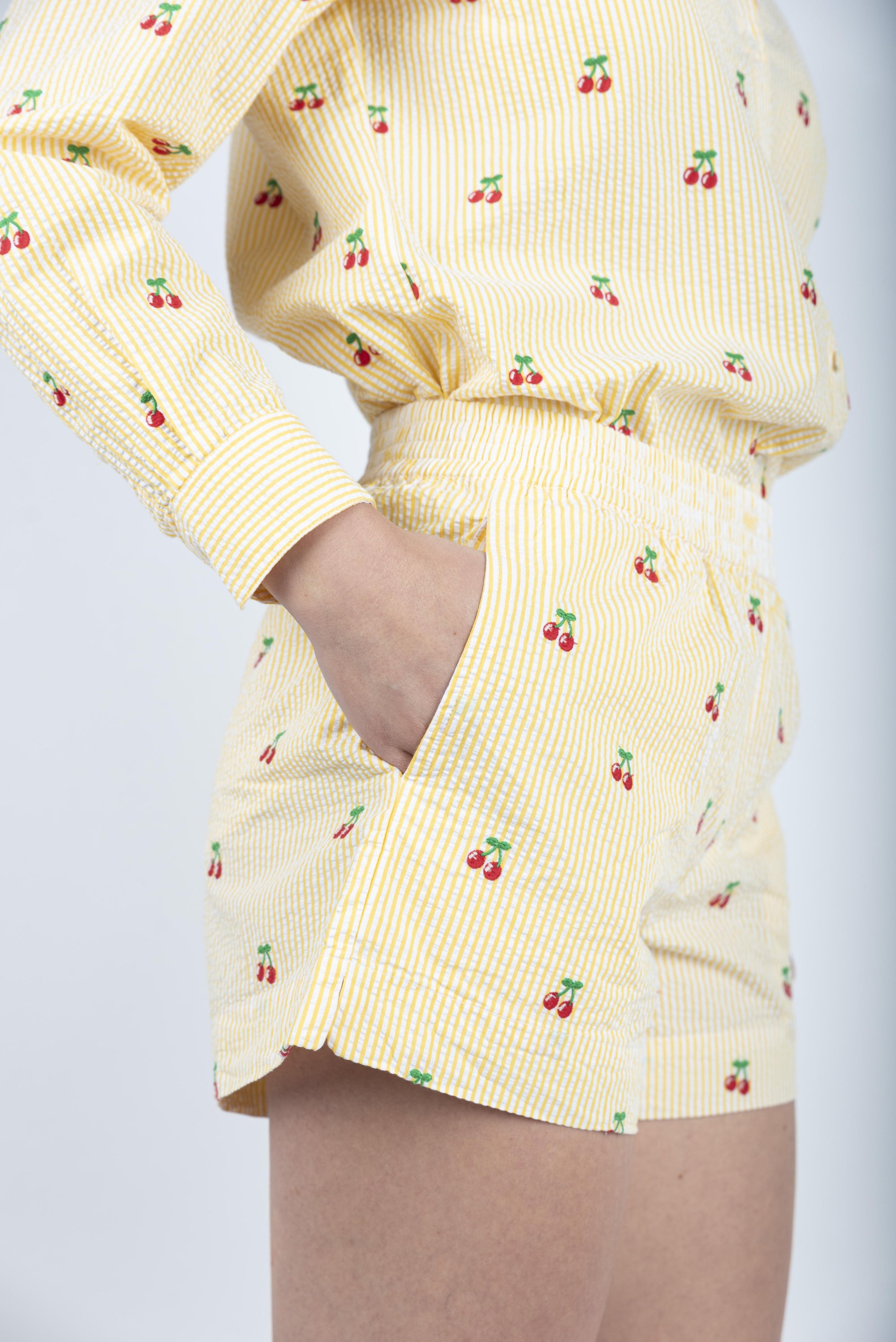 Meave shorts pull up in cotone seersucker con stampa a righe gialle MEA002 04070H MC2 SAINT BARTH 