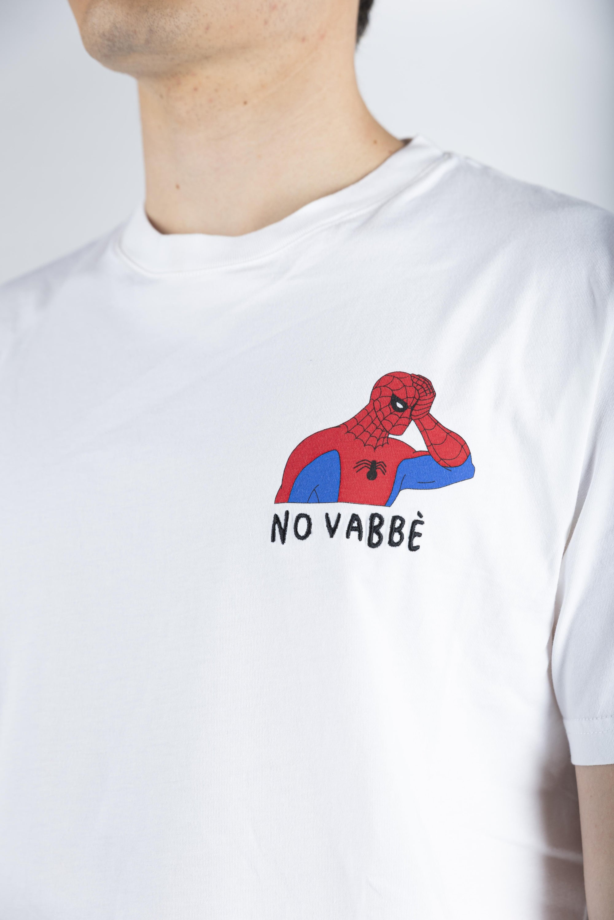 T-shirt in cotone con ricamo Spider-Man No Vabbè bianco Special Edition TSHM001 00007H MC2 SAINT BARTH 