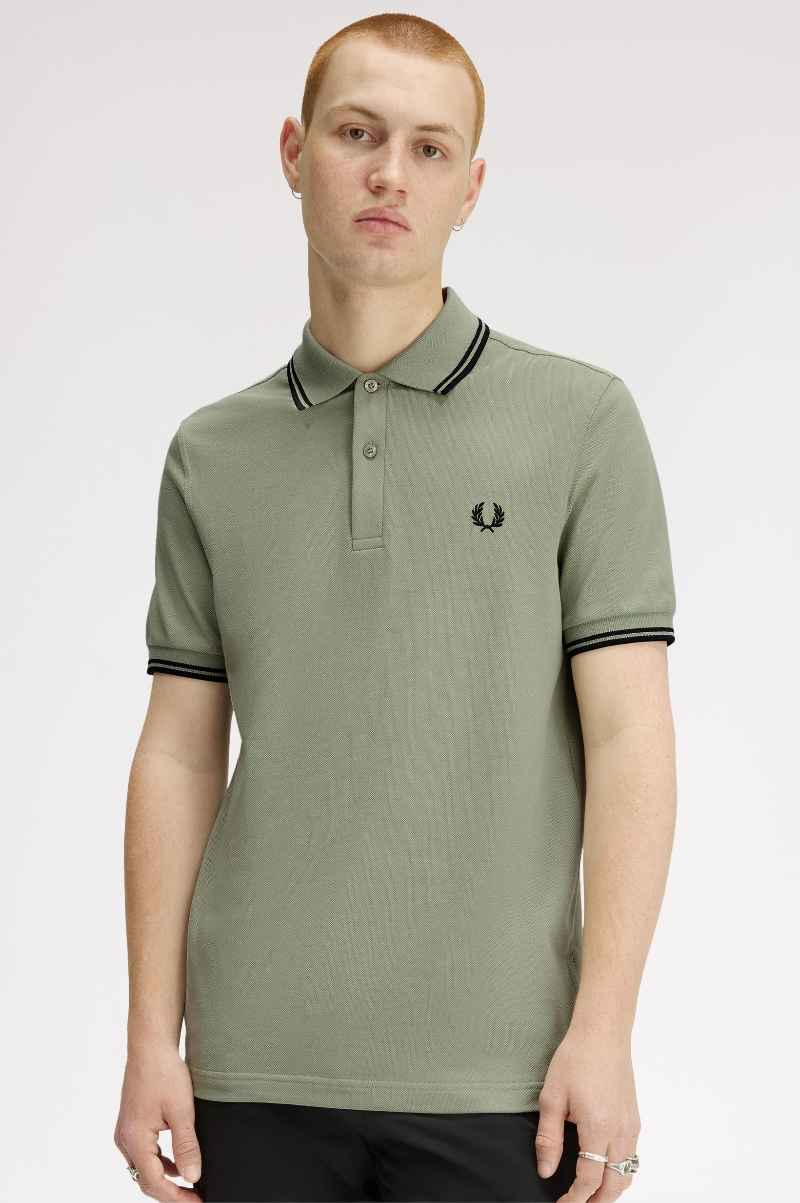 Polo con doppia riga M3600P57 S23 FRED PERRY 