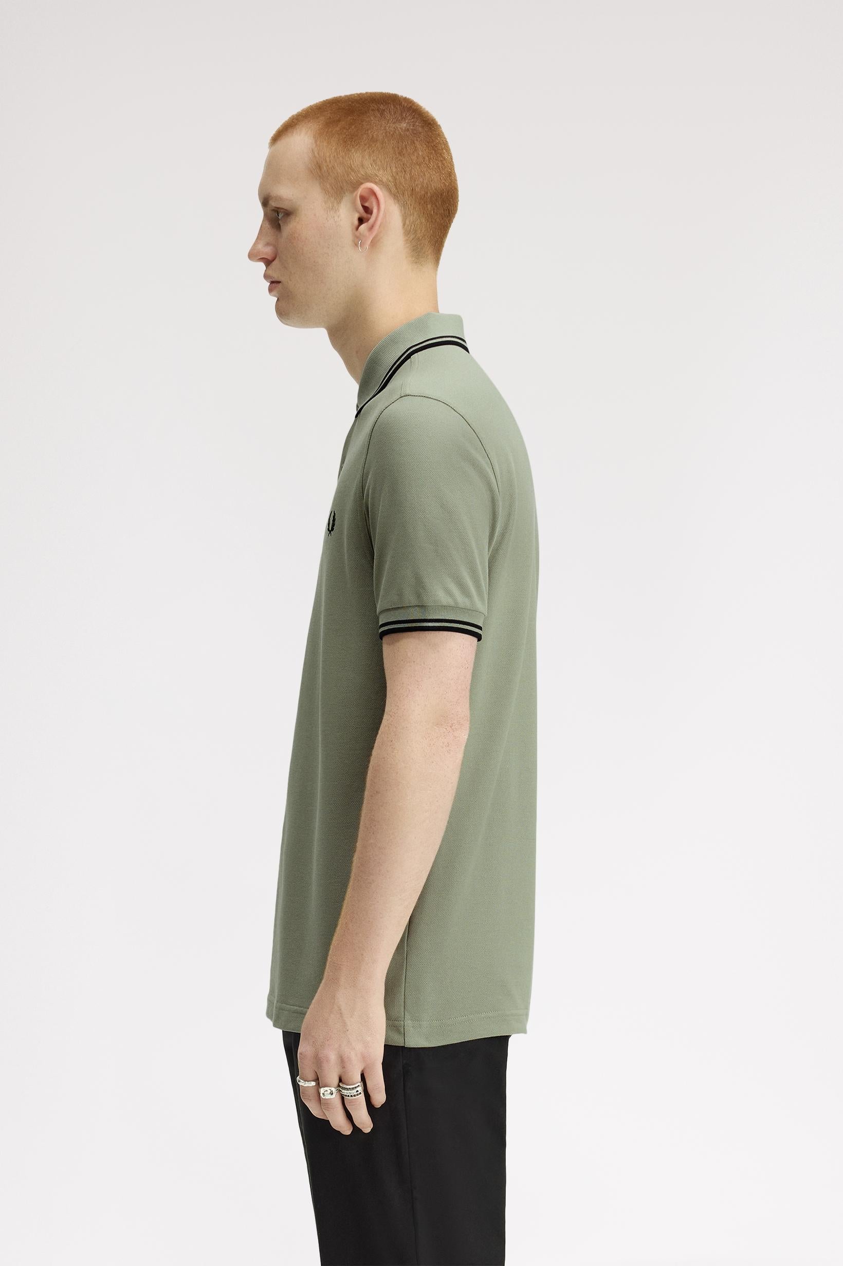 Polo con doppia riga M3600P57 S23 FRED PERRY 