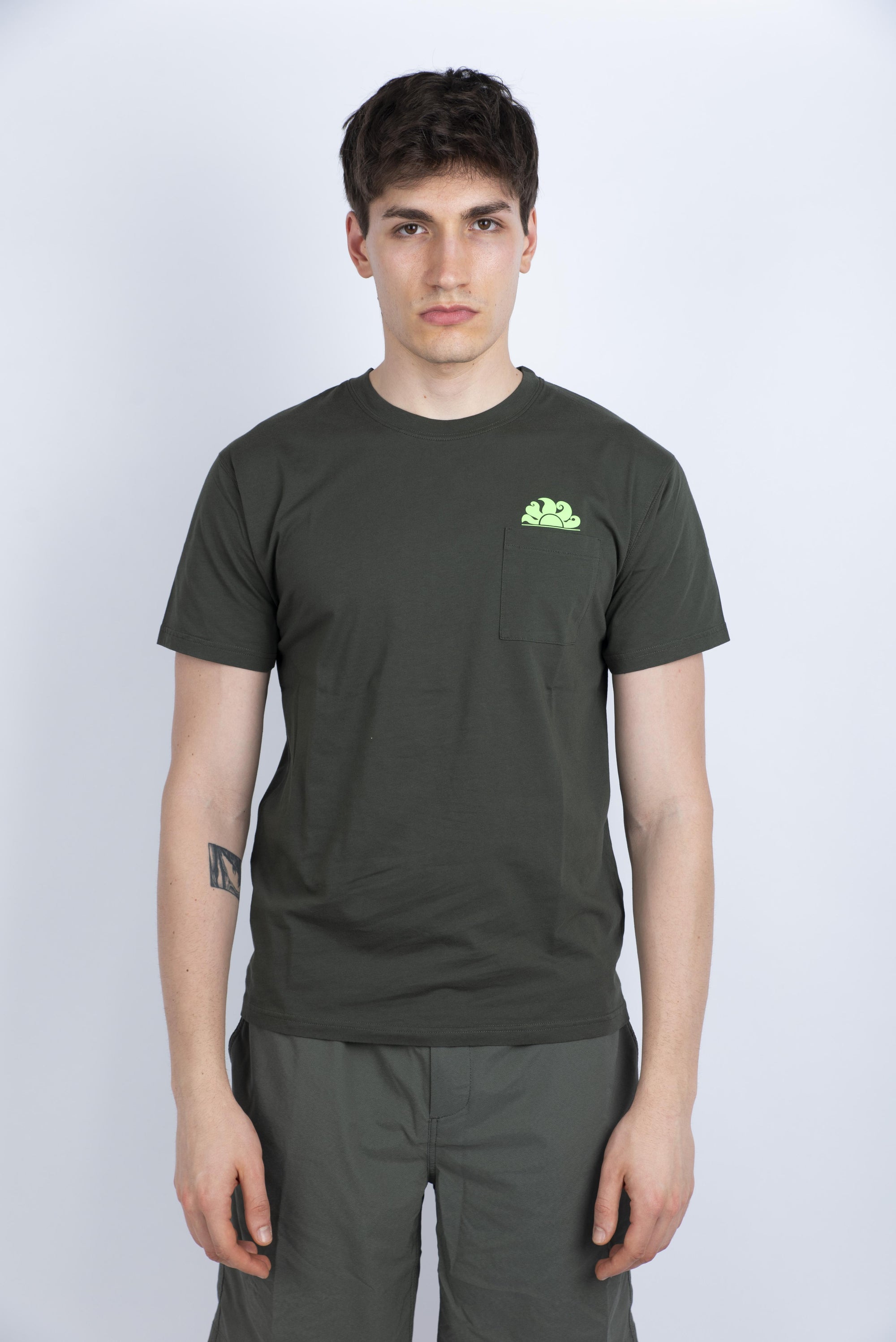 T-shirt con tasca verde M609TEJ7800 30201 SUNDEK 