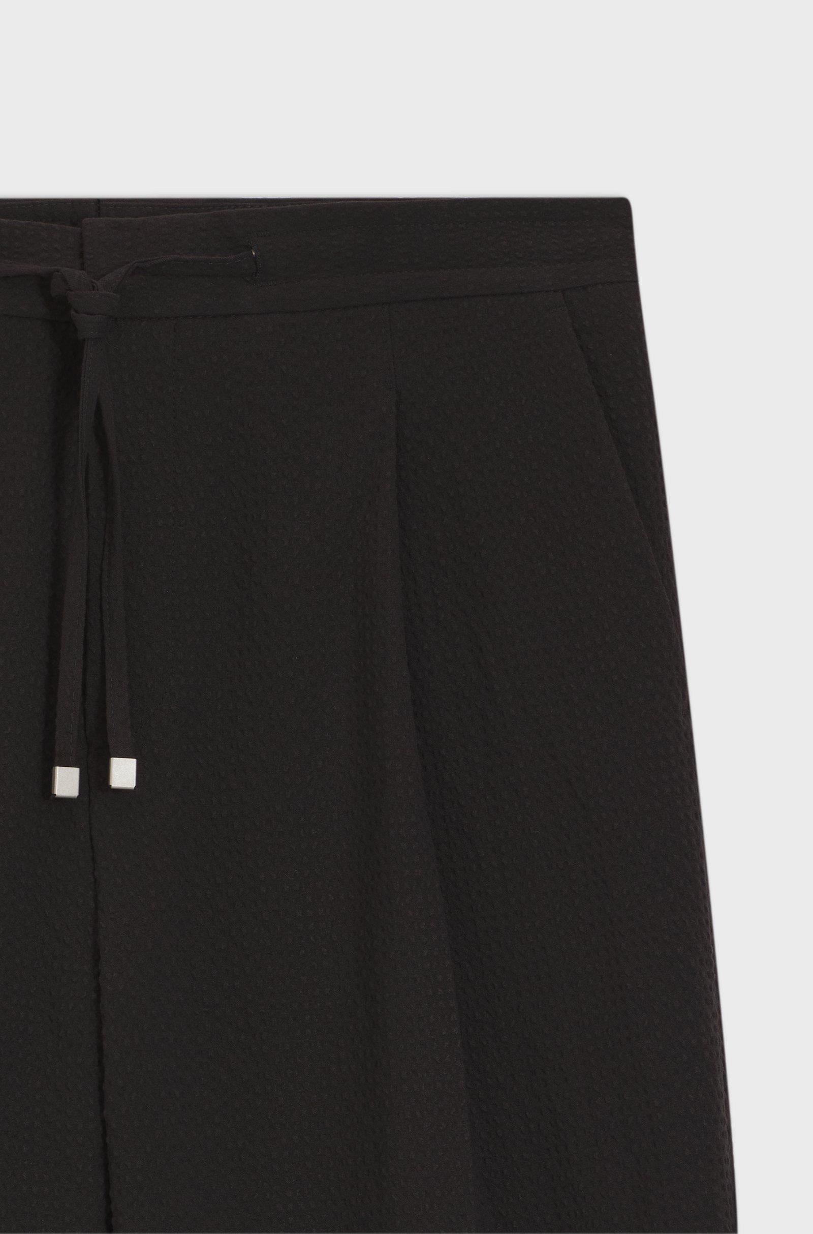 Pantaloni con fit moderno in seersucker di cotone elasticizzato 50559107 001 HUGO 