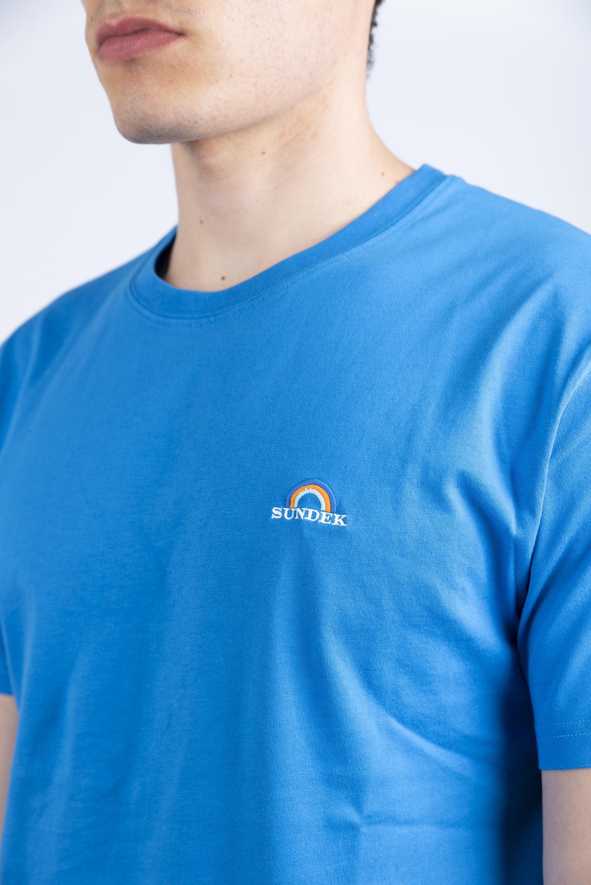 T-shirt con ricamo Arcobaleno blu M677TEJS800 A6601 SUNDEK 