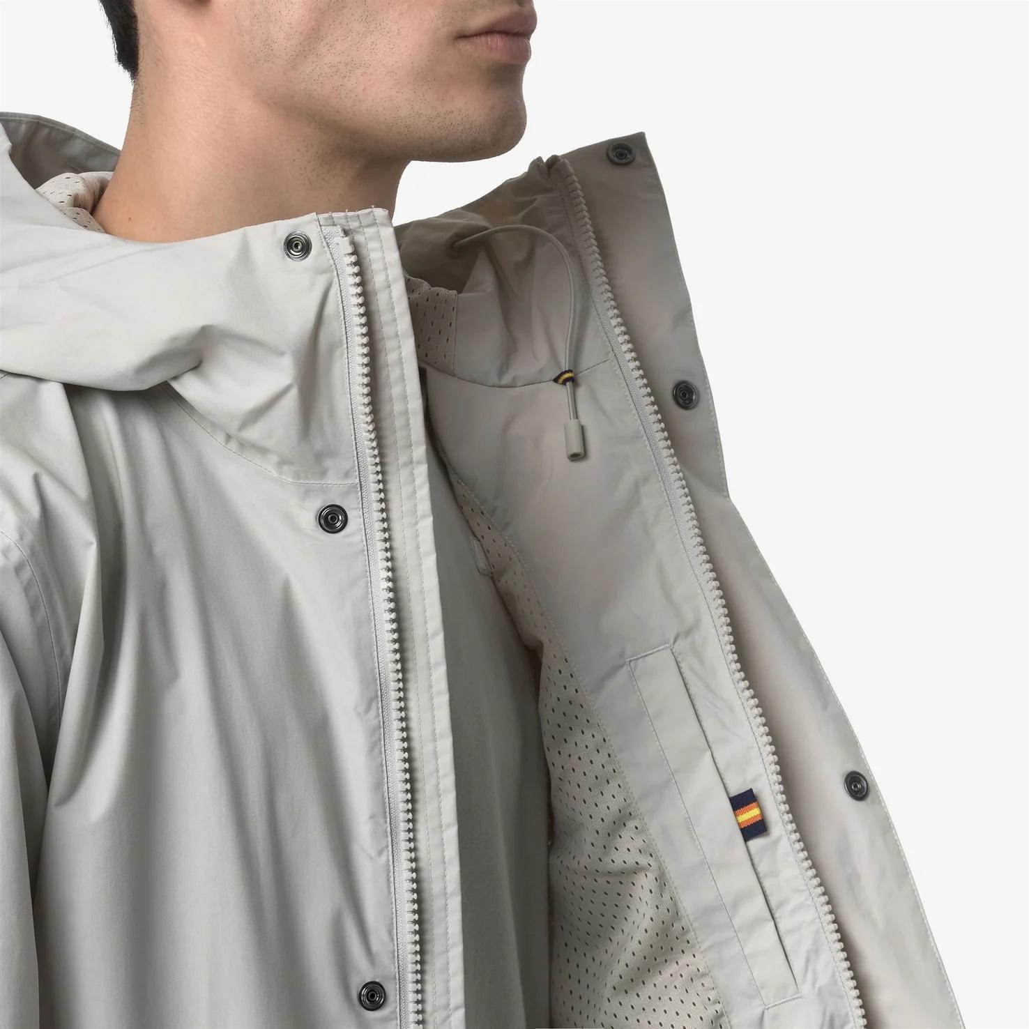 Giacca corta primaverile da uomo beige con caratteristiche impermeabili K1141QW 634 K-WAY 